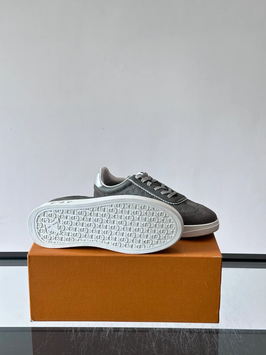 Women's Sneakers LOUIS VUITTON 17760895