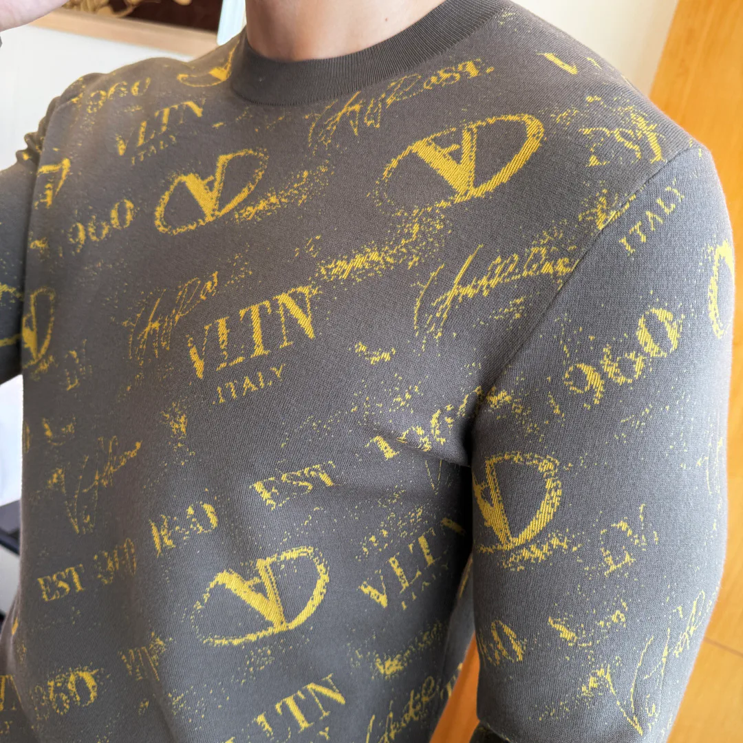 Men's Jumpers And Sweaters VALENTINO 17900372