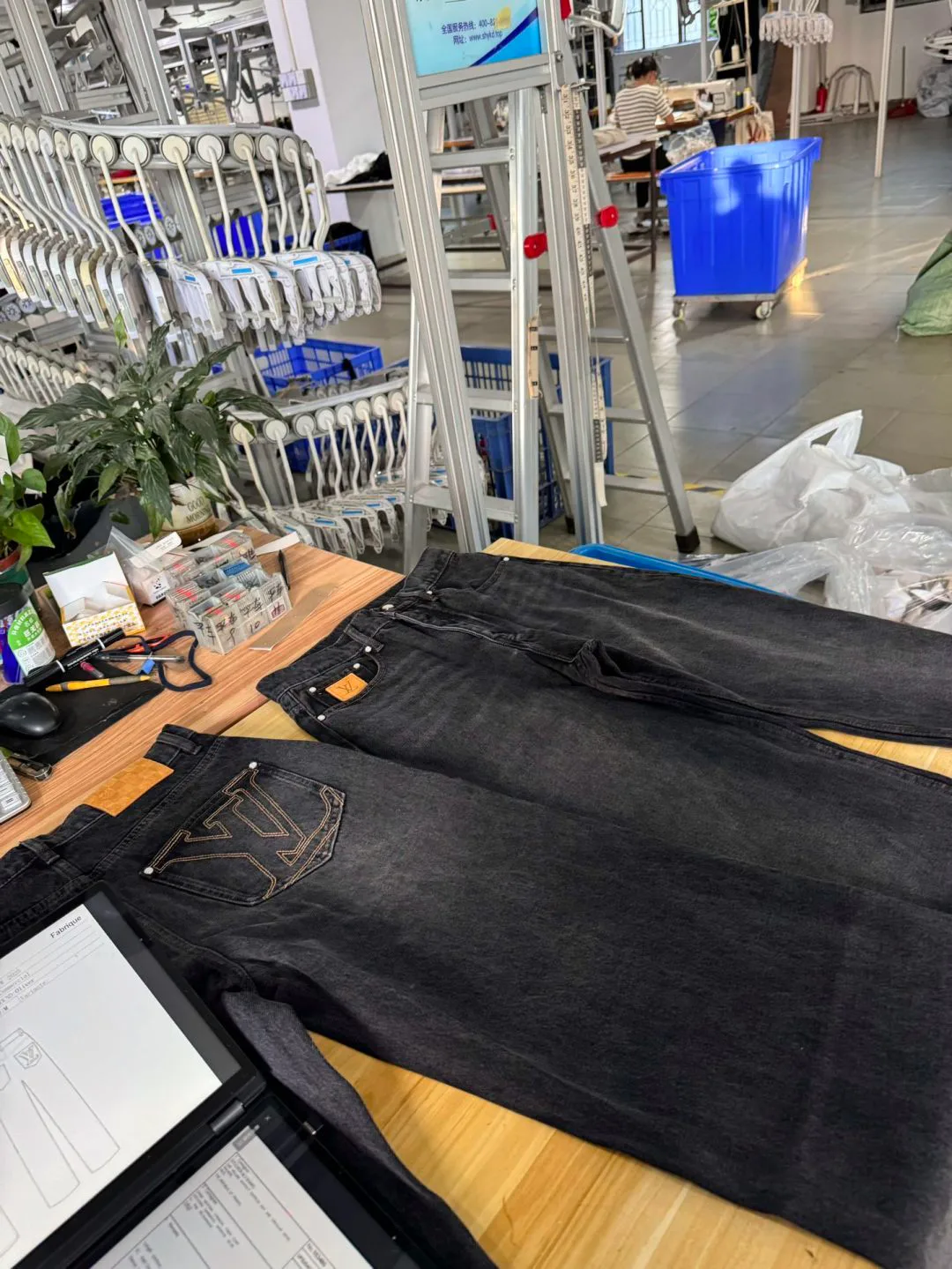 Men's Jeans LOUIS VUITTON 17480564