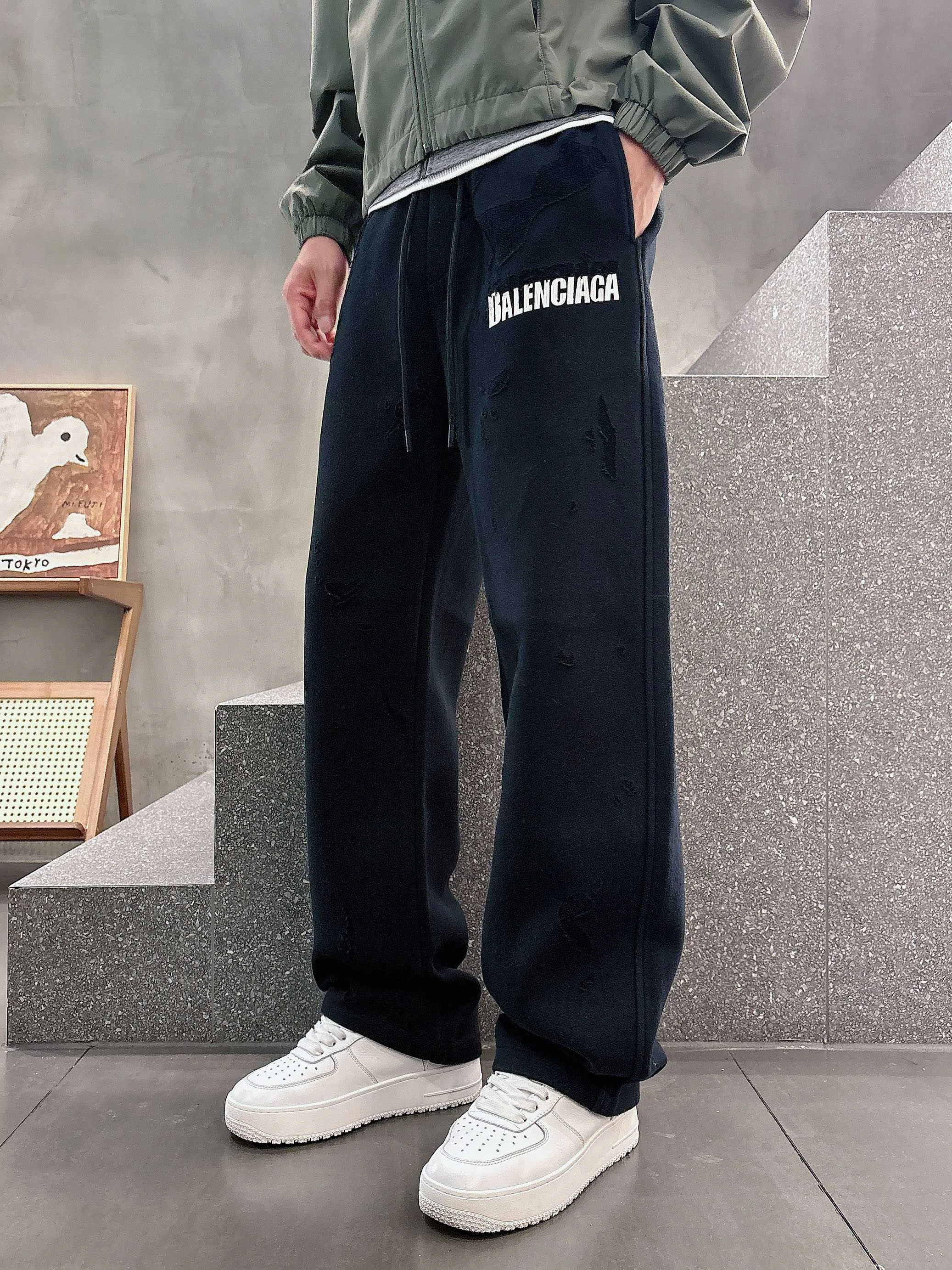 Men's Trousers BALENCIAGA 18368710