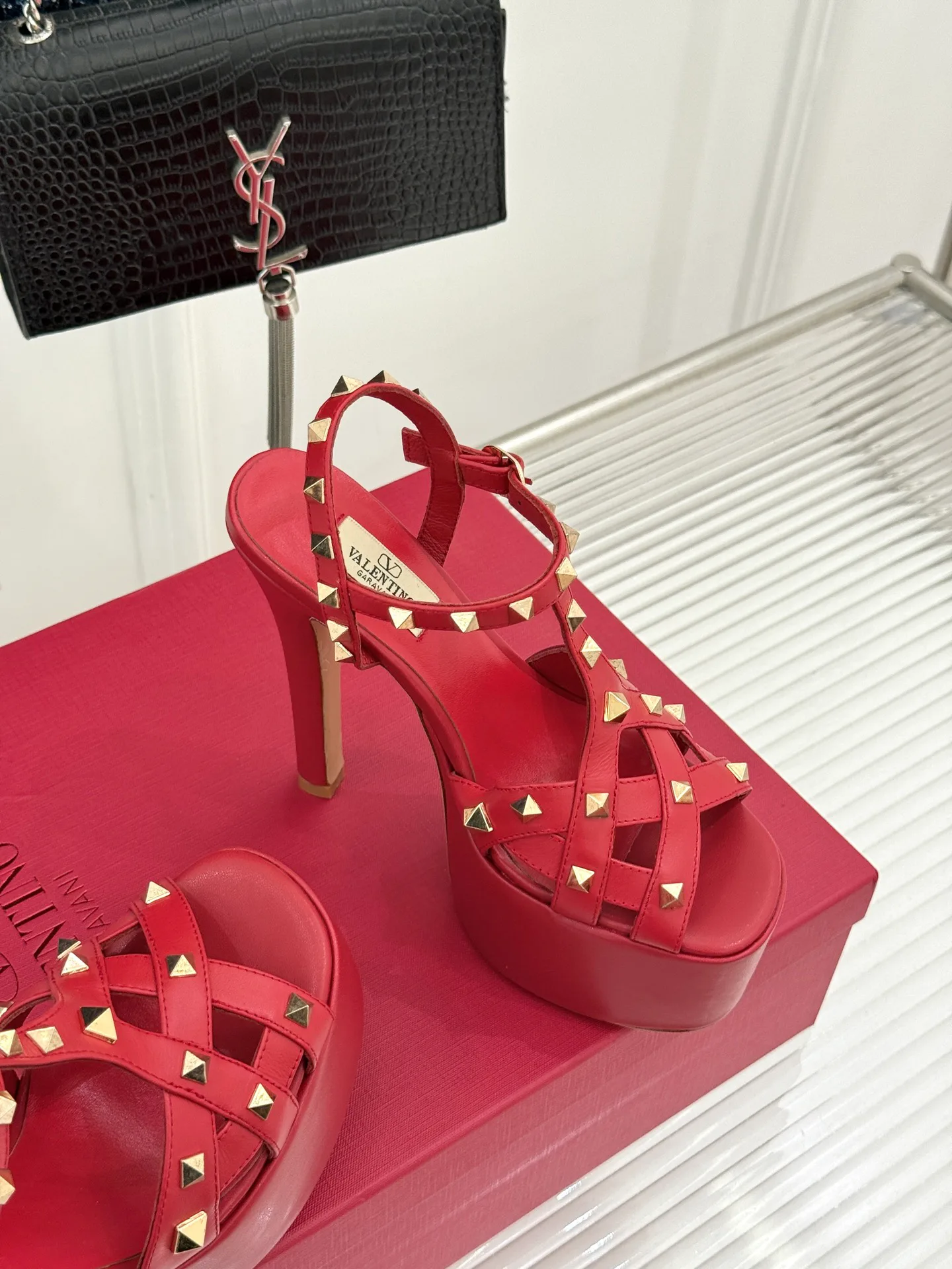 Women's Open-Toe Sandals VALENTINO 18198295