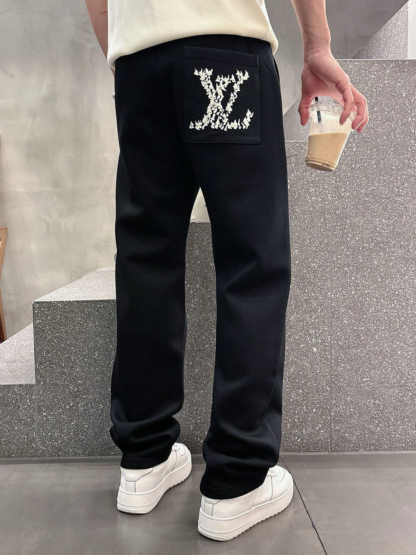 Men's Trousers LOUIS VUITTON 18399251