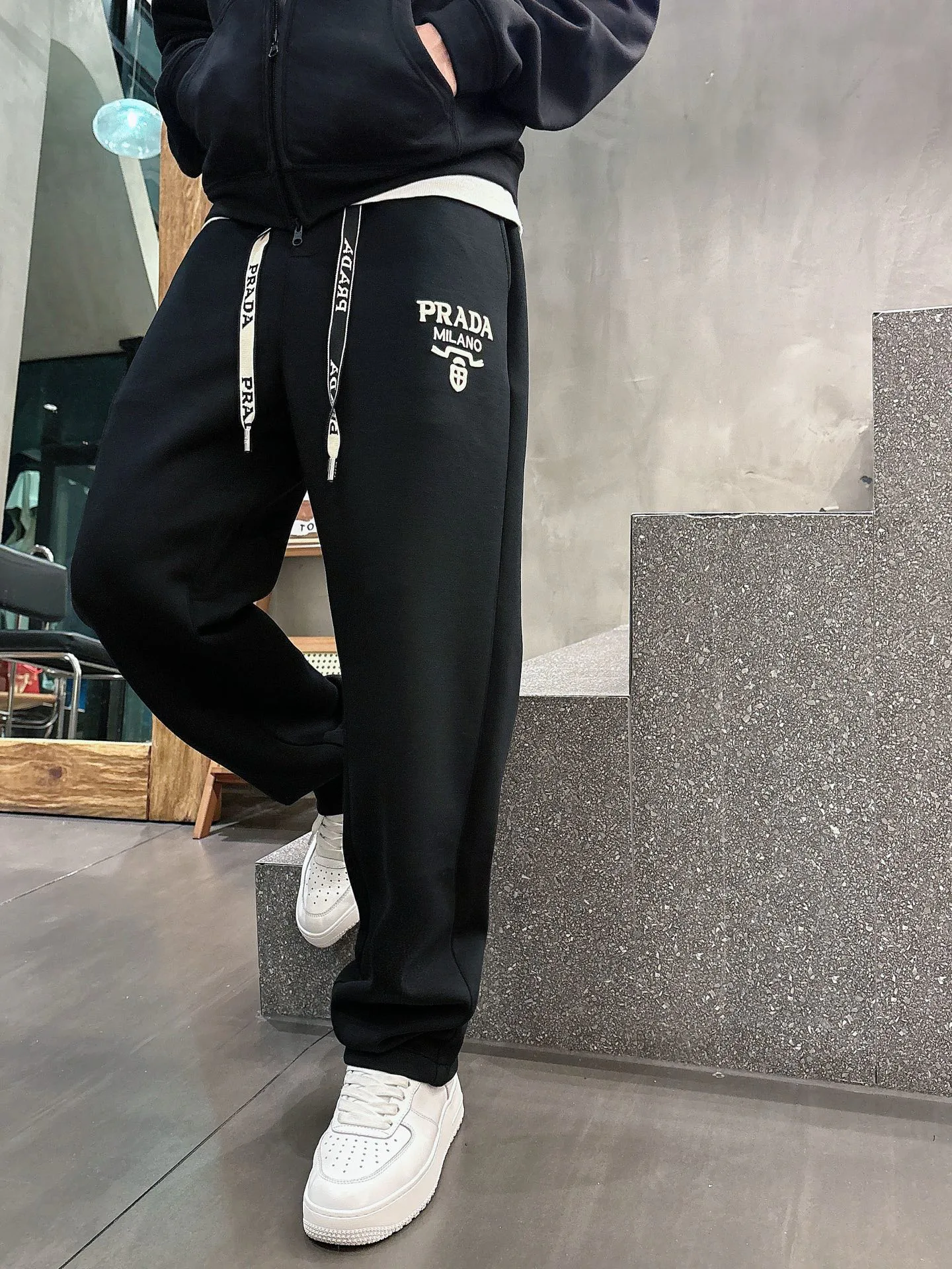 Брюки Мужские Prada 18596864