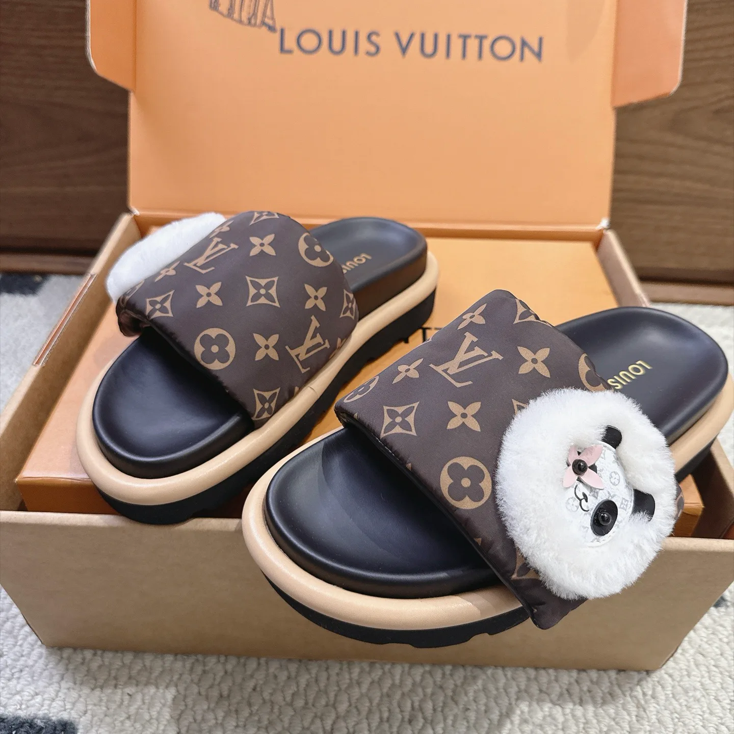 Women's Flip-Flops LOUIS VUITTON 18025805