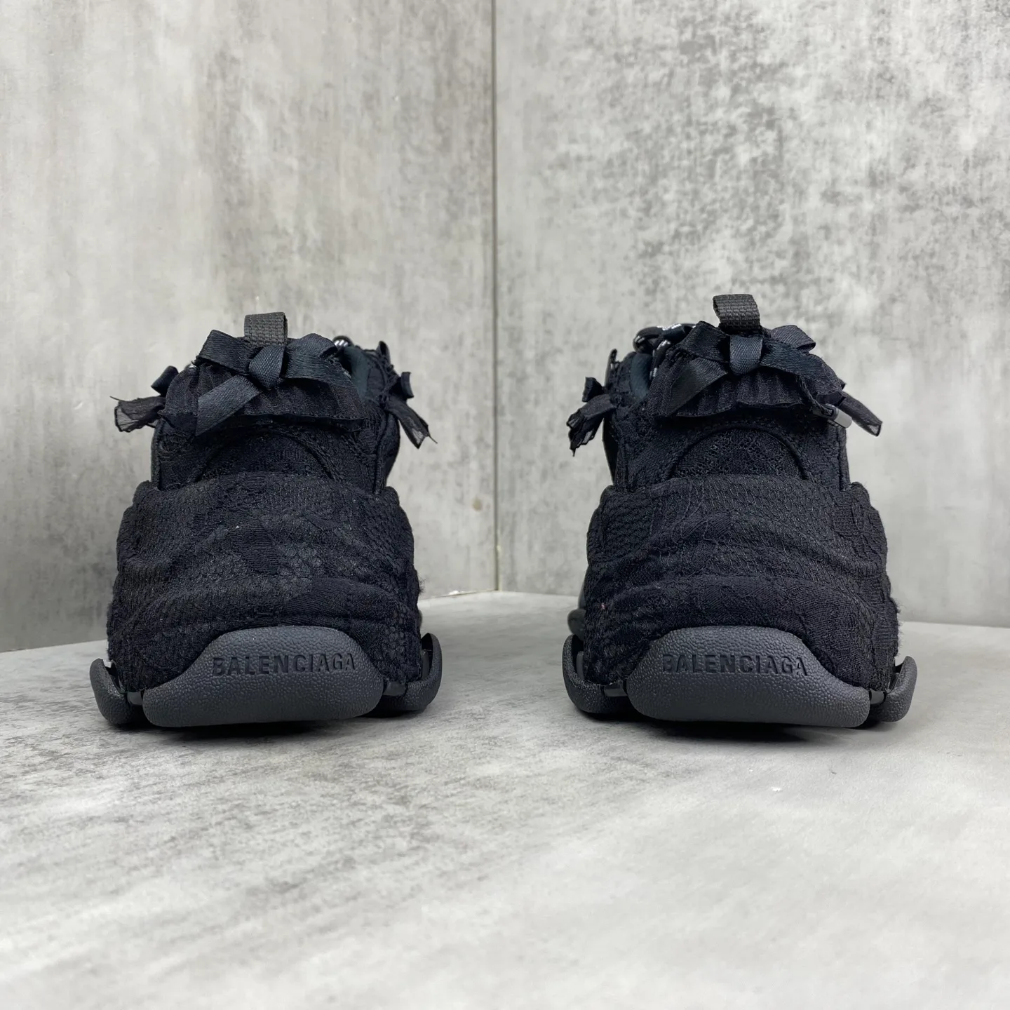 Кроссовки Женские Balenciaga 18686630