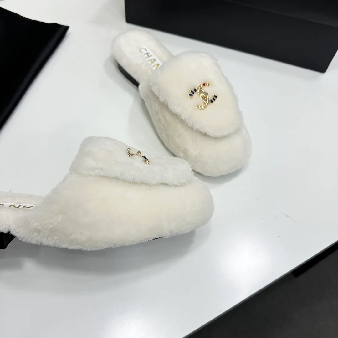 Women's Slippers CHANEL 18436112
