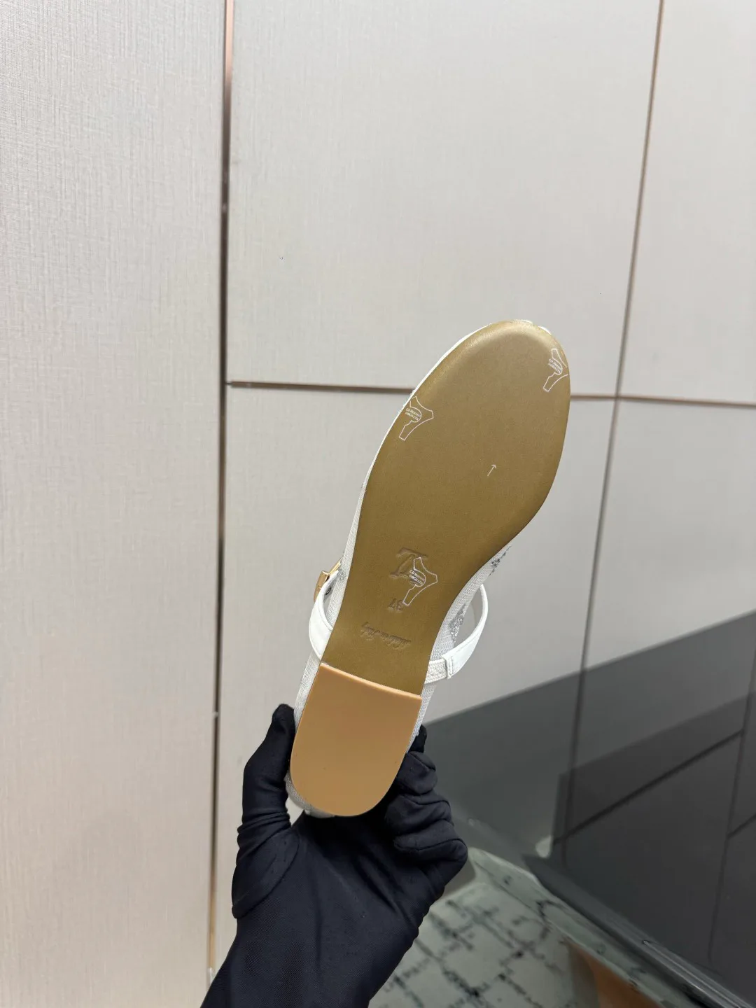 Women's Ballet Flats LOUIS VUITTON 17947012