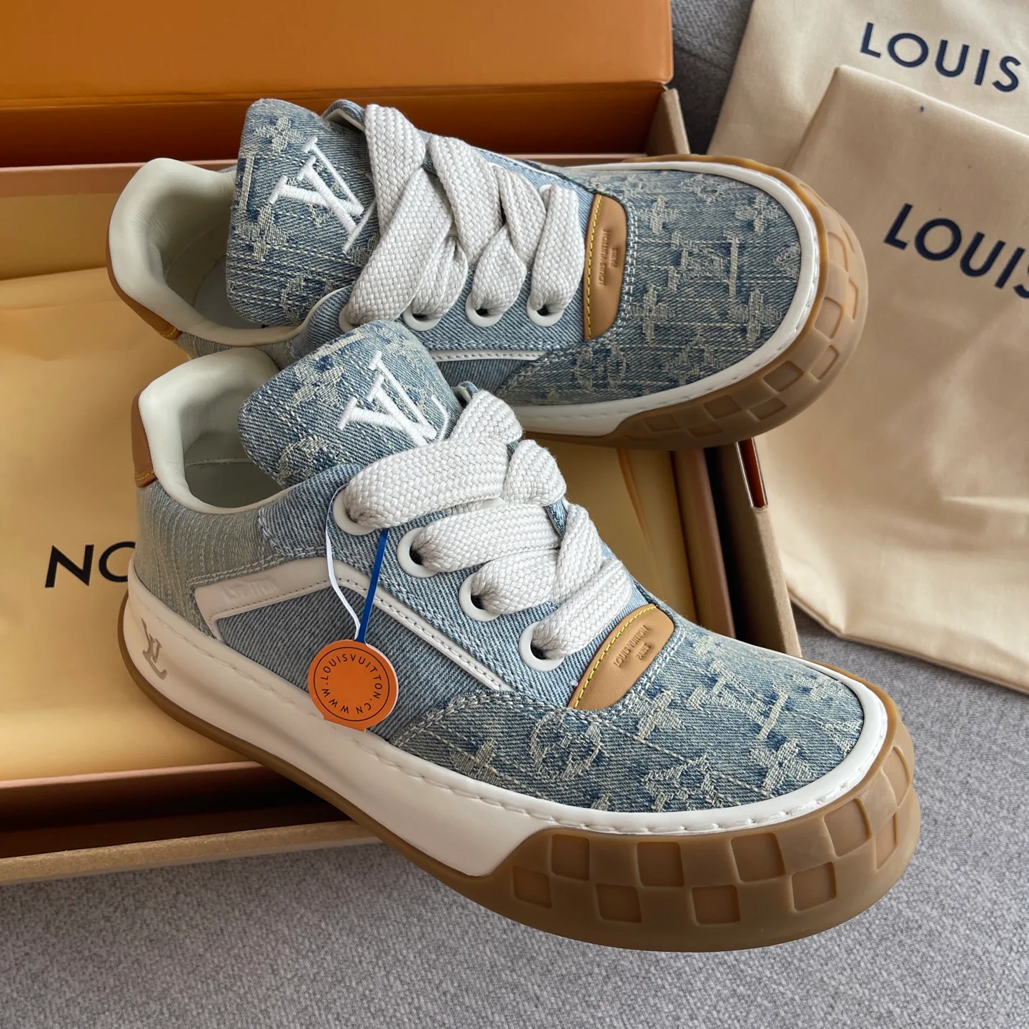 Women's Sneakers LOUIS VUITTON 17511526