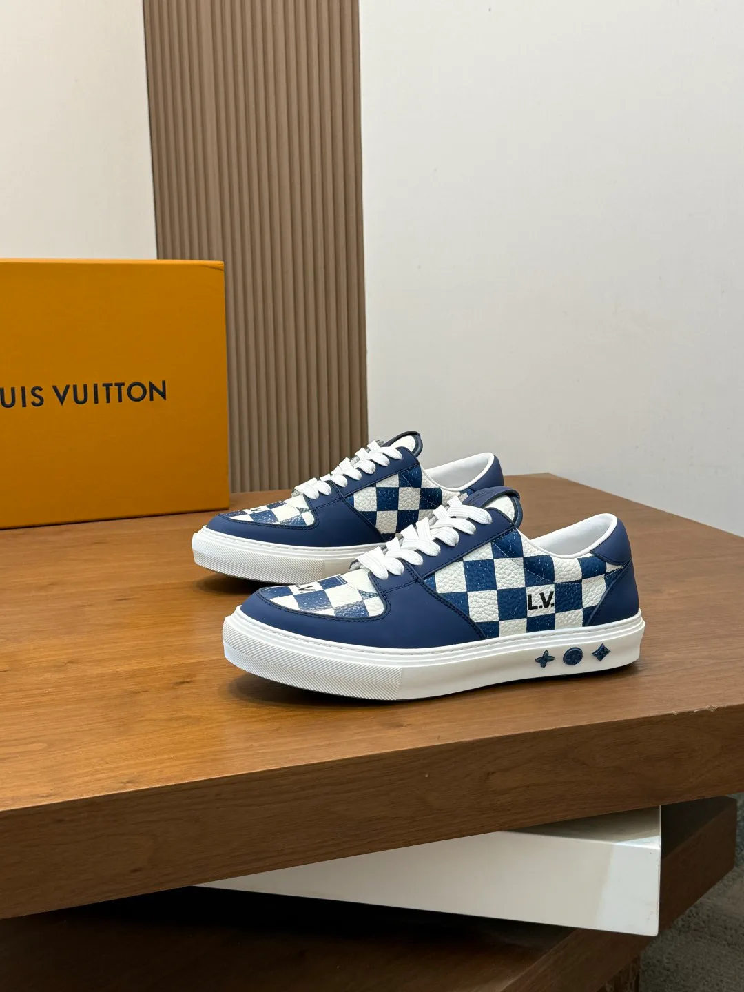 Men's Sneakers LOUIS VUITTON 17447613