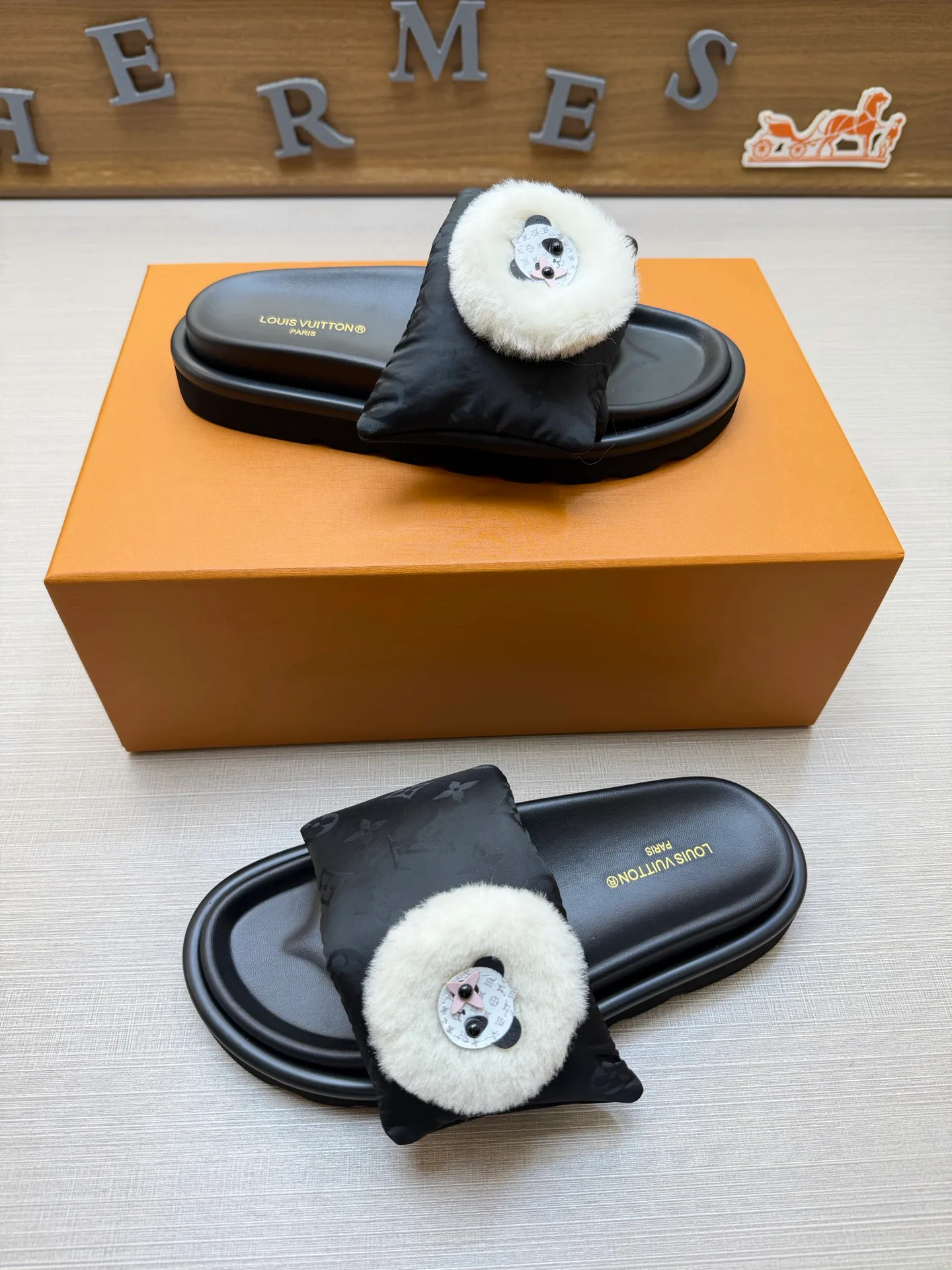 Women's Flip-Flops LOUIS VUITTON 18011819