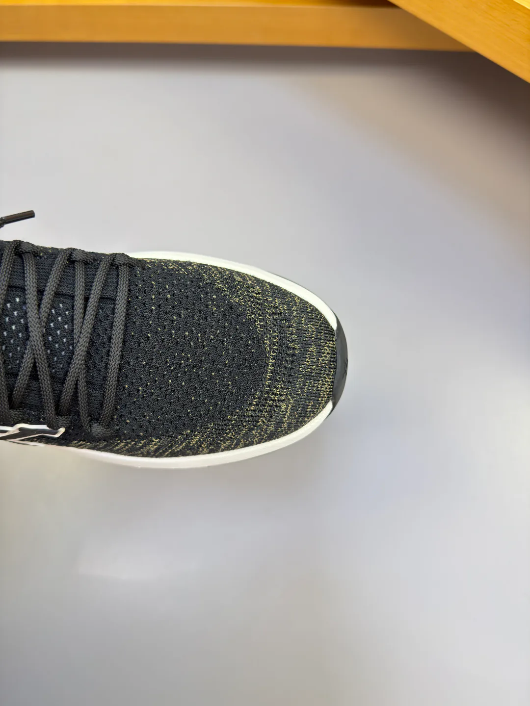 Men's Sneakers LOUIS VUITTON 18142545