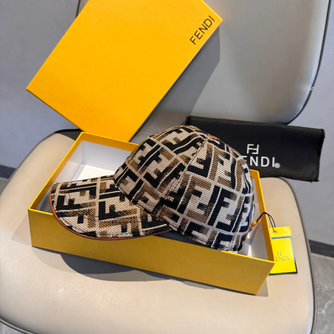 Hats FENDI 18105231