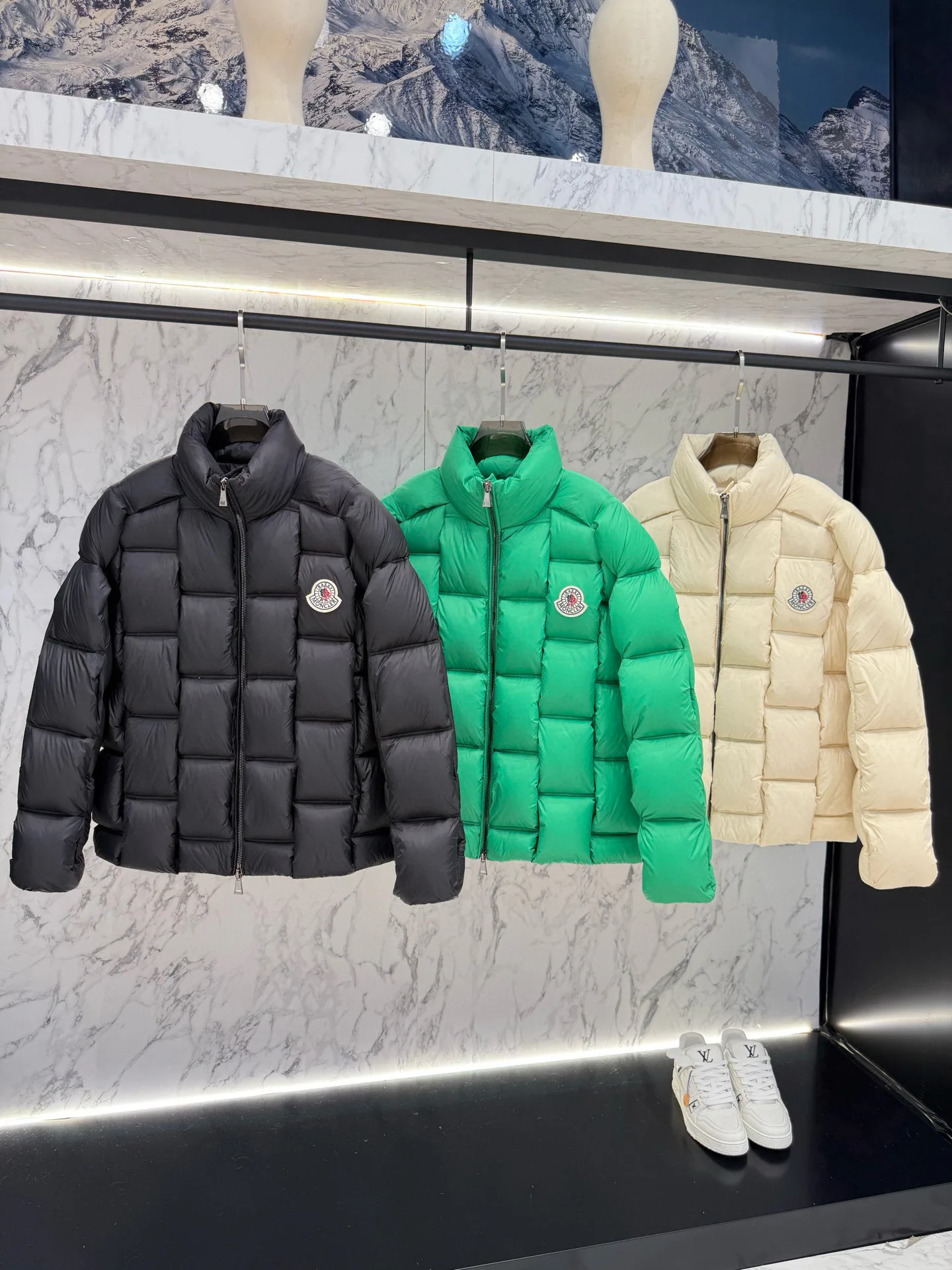 Men's Jackets And Down Jackets MONCLER 18387702