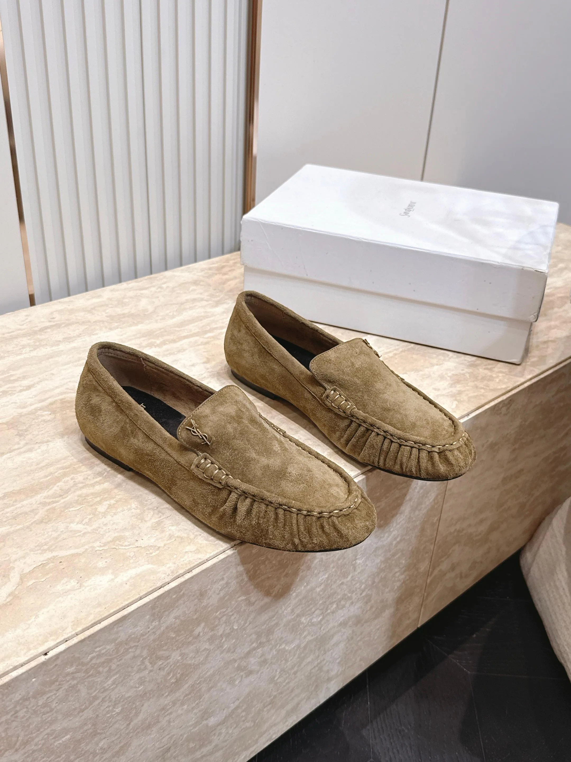 Women's Loafers And Moccasins SAINT LAURENT 17701338