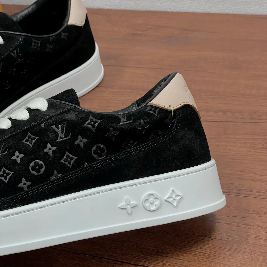 Men's Sneakers LOUIS VUITTON 17542455