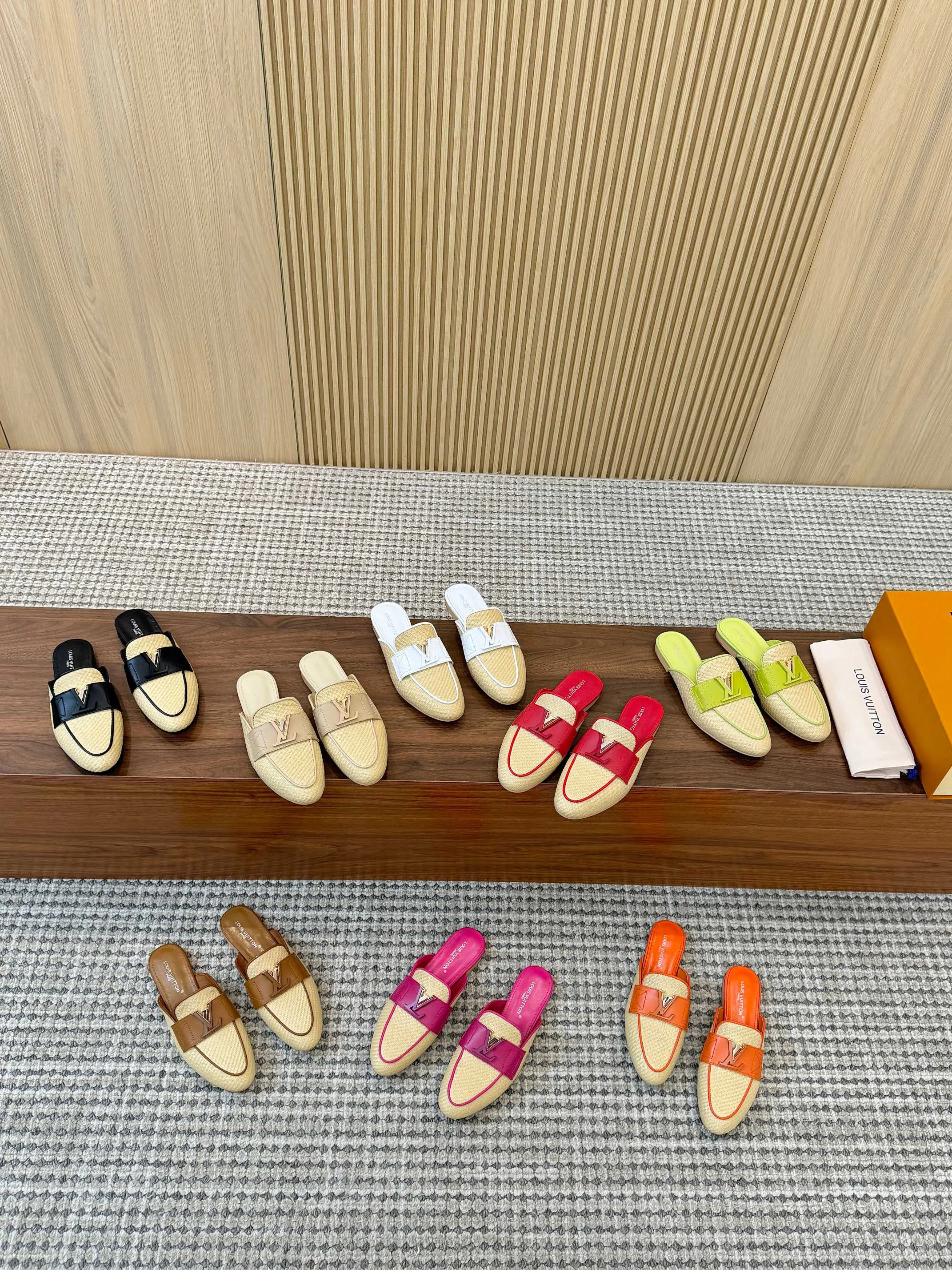 Women's Mules And Clogs LOUIS VUITTON 17578132