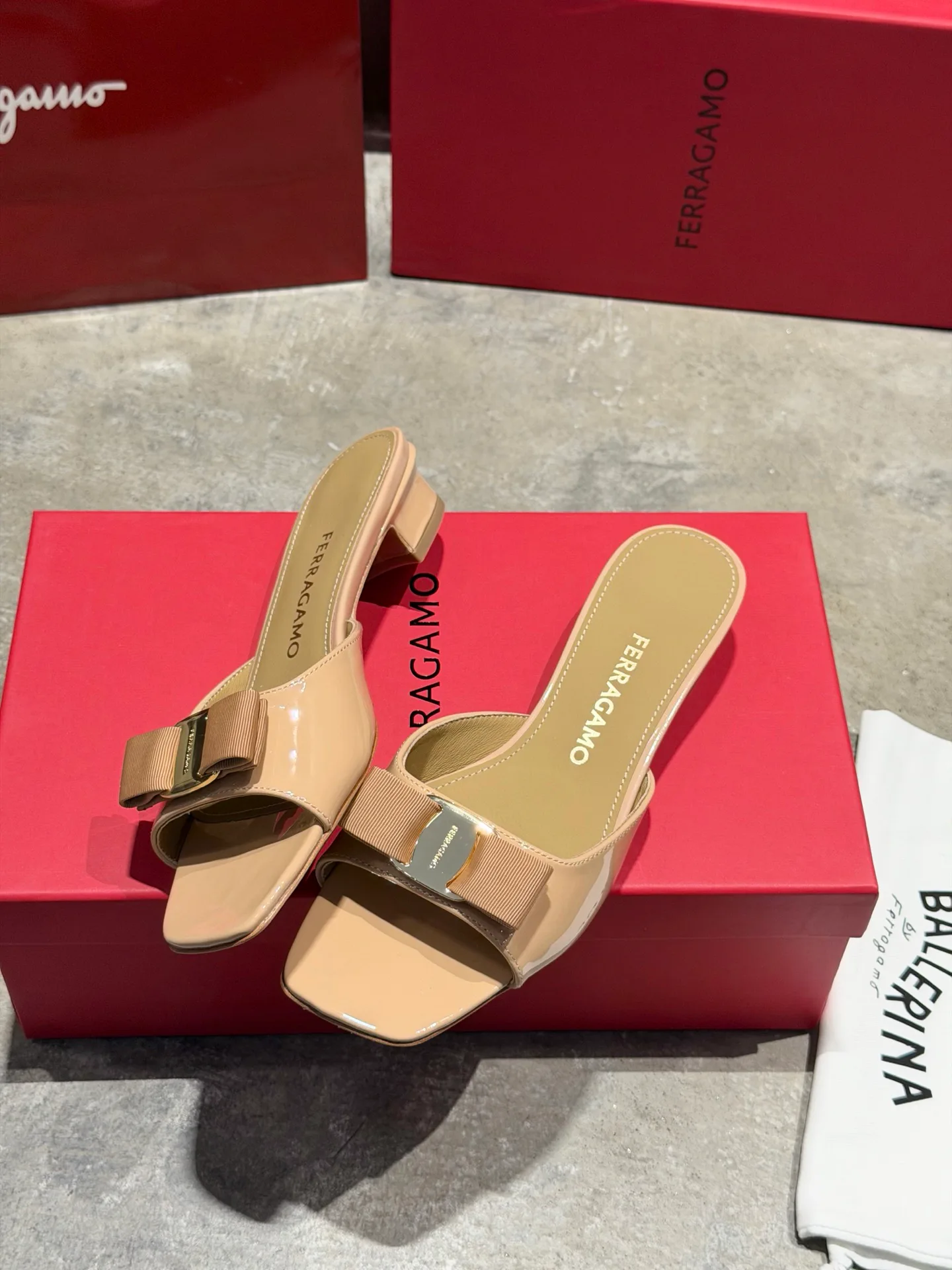 Women's Open-Toe Sandals SALVATORE FERRAGAMO 17642569