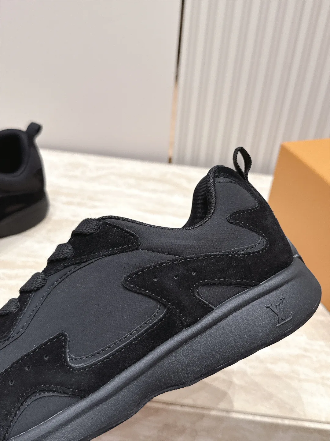 Men's Sneakers LOUIS VUITTON 17946647