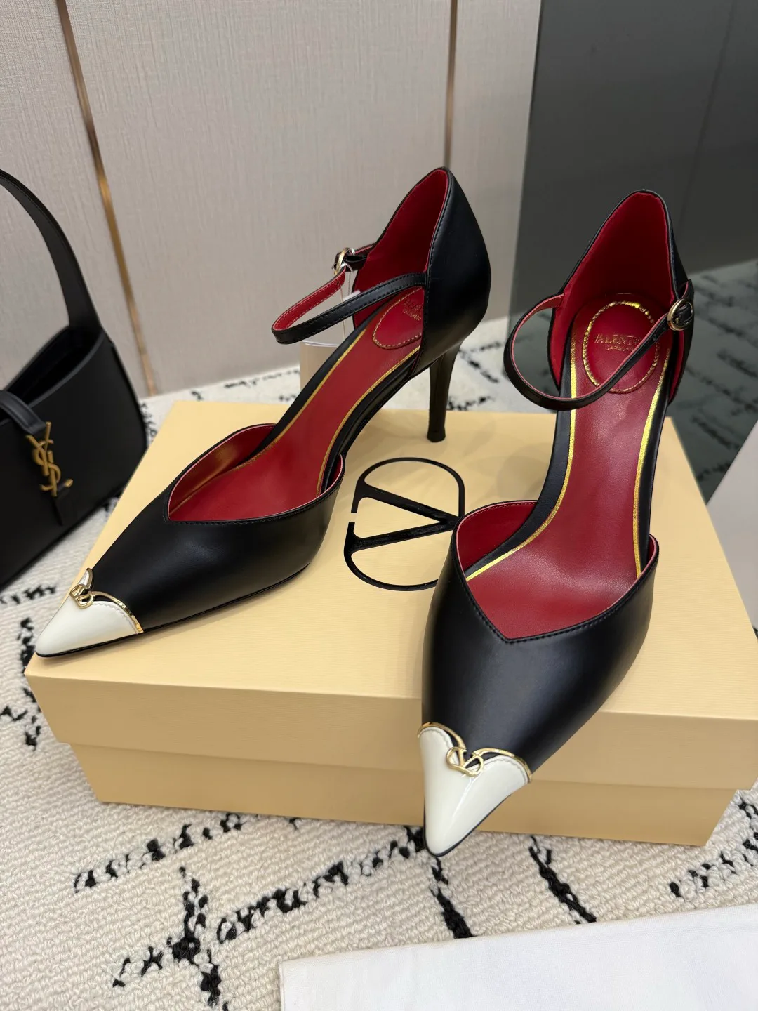 Women's Heels VALENTINO 17937567