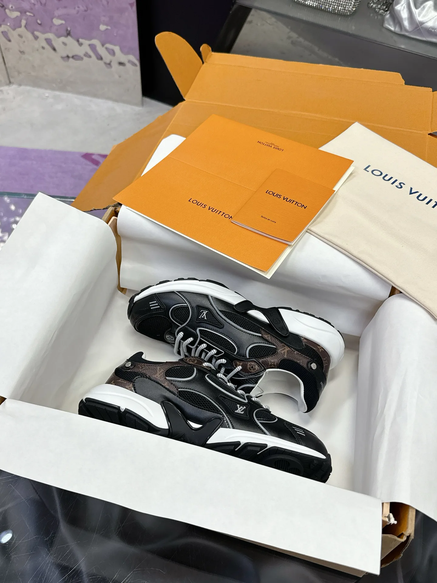 Women's Sneakers LOUIS VUITTON 17530429