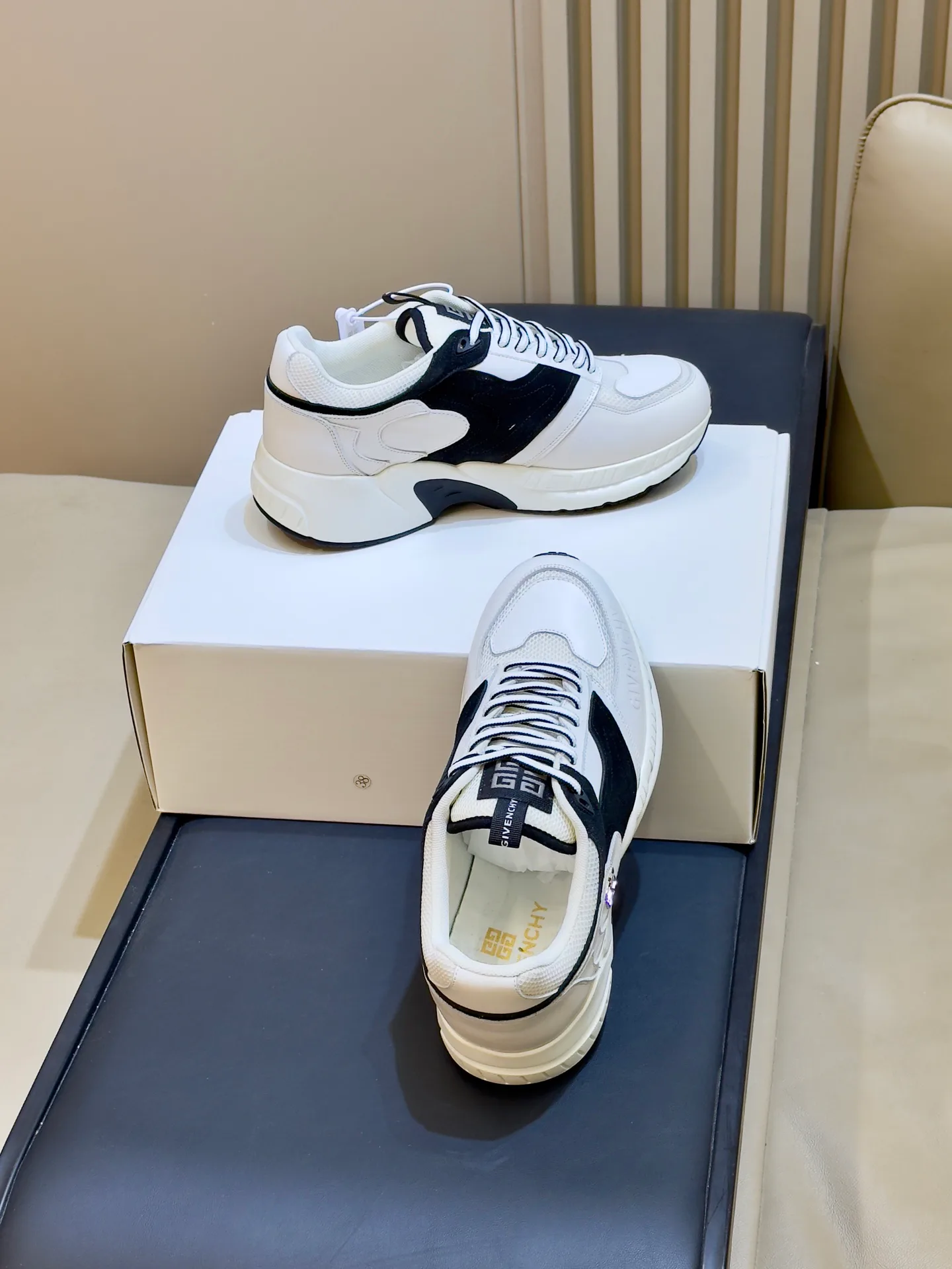 Women's Sneakers GIVENCHY 18073544