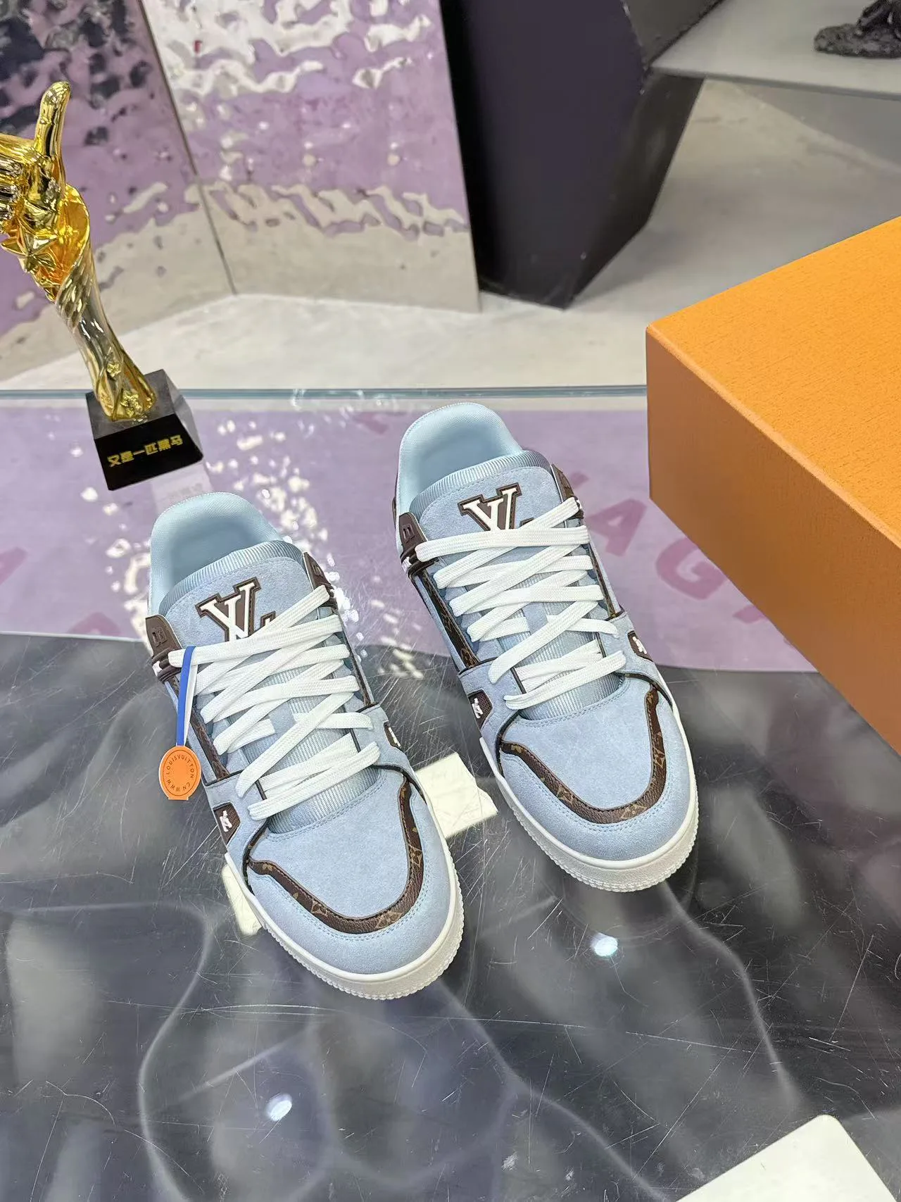Women's Sneakers LOUIS VUITTON 17530415
