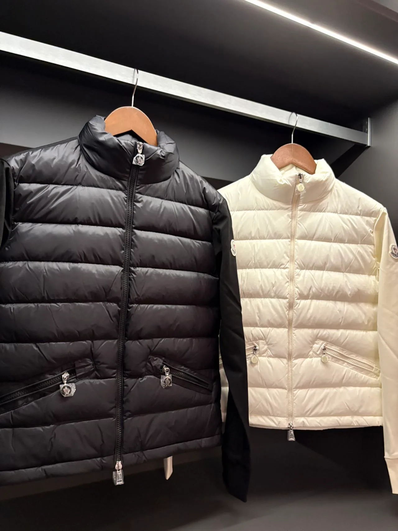 Women's Jackets And Down Jackets MONCLER 17911356
