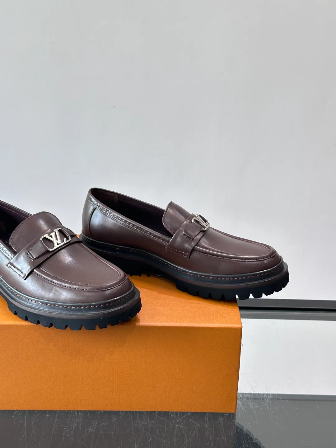 Men's Loafers And Dress Shoes LOUIS VUITTON 17646072