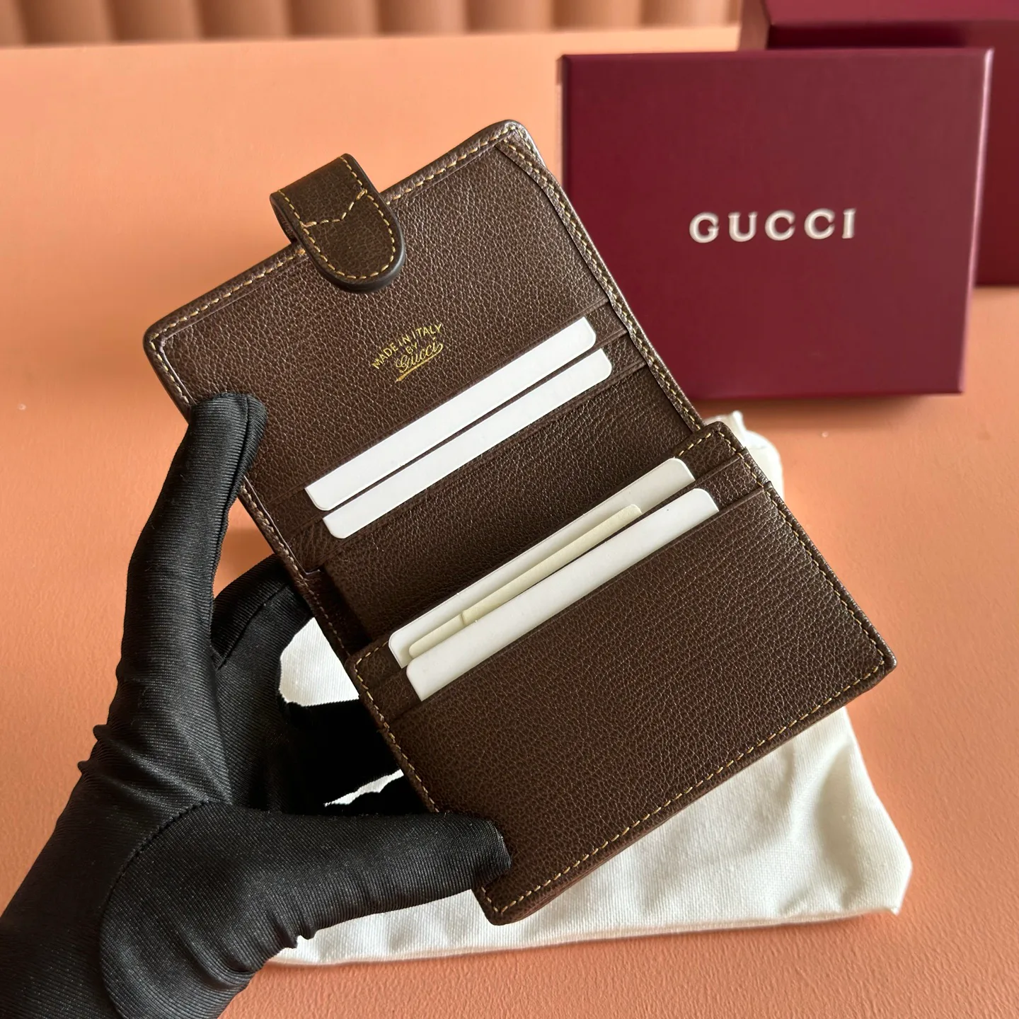Women's Clutches GUCCI 17947903