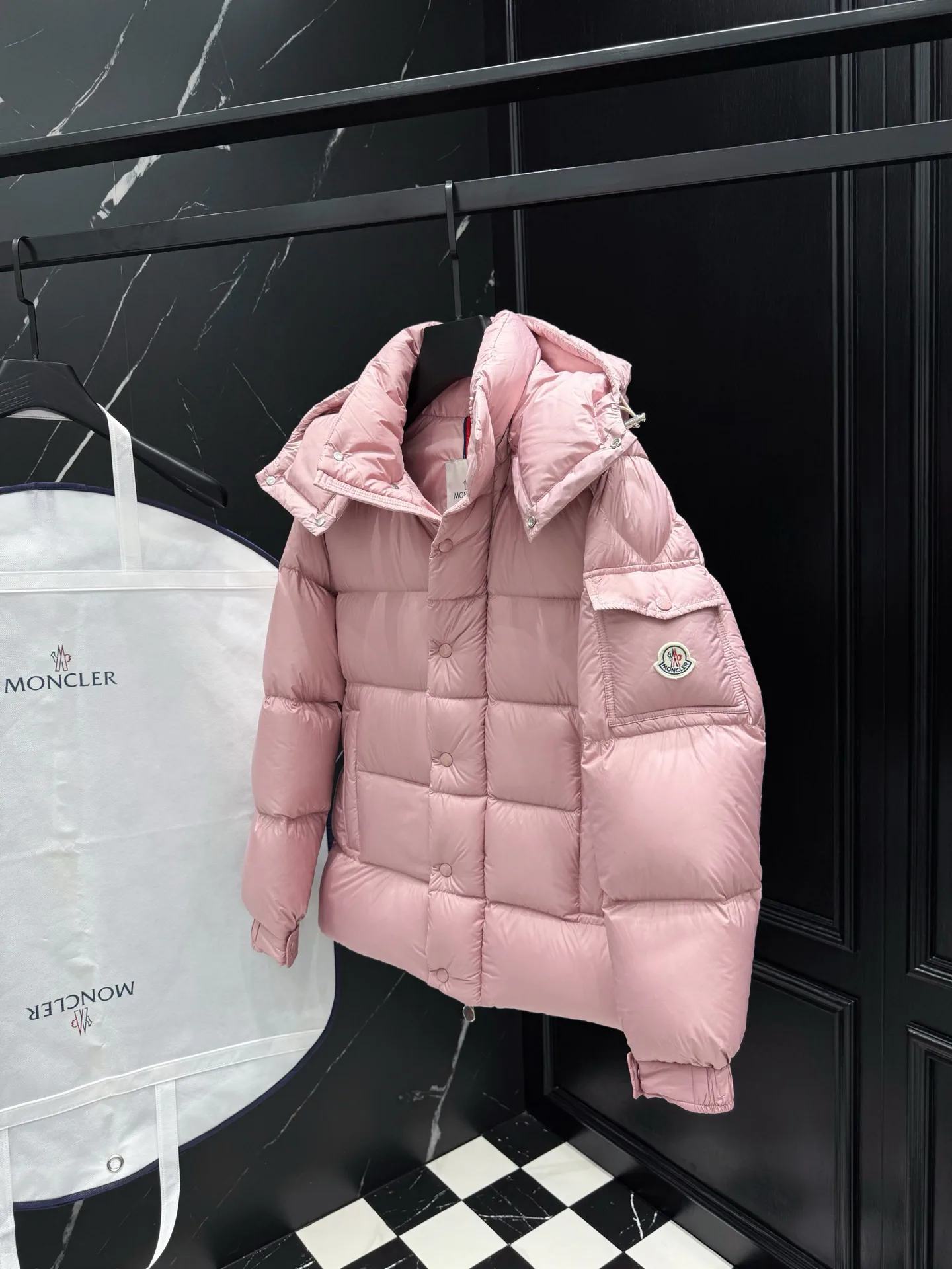 Women's Jackets And Down Jackets MONCLER 18035671