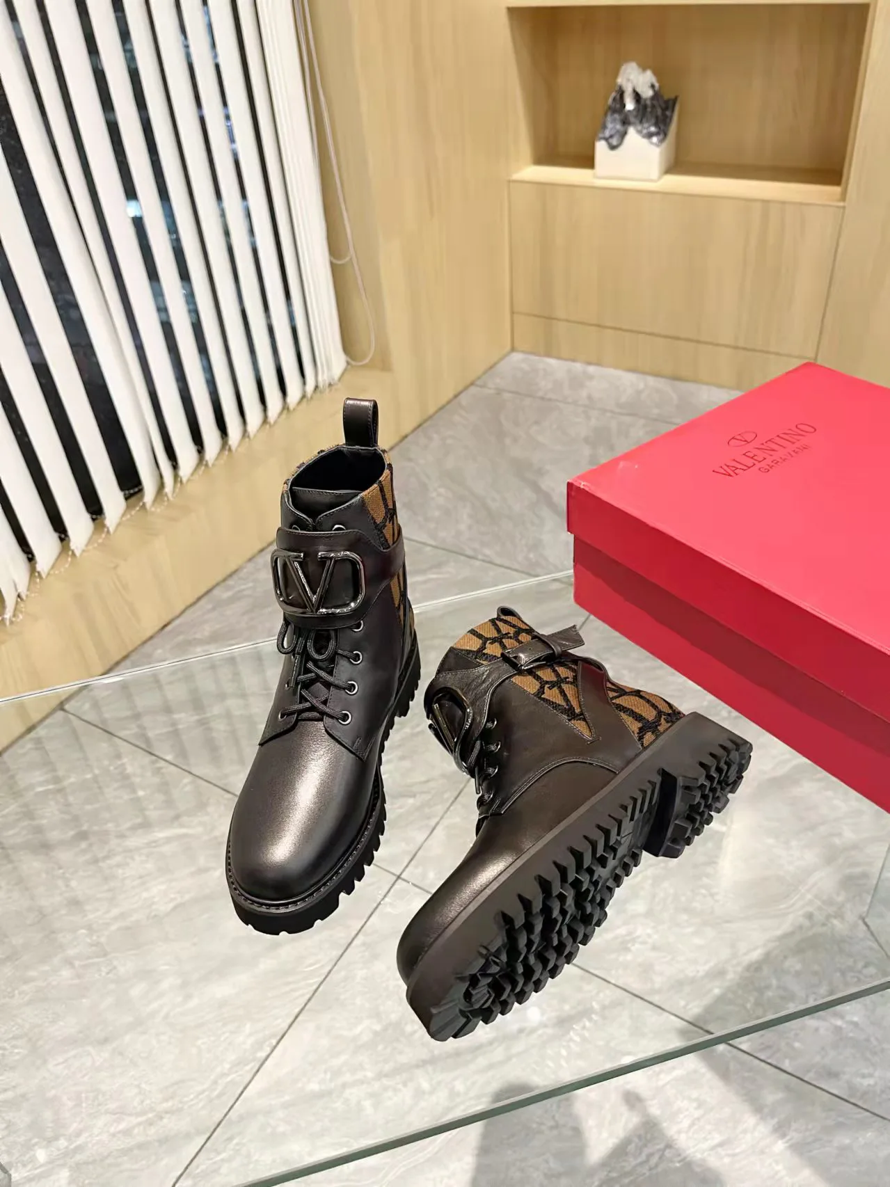 Ботинки Женские Valentino 18616589