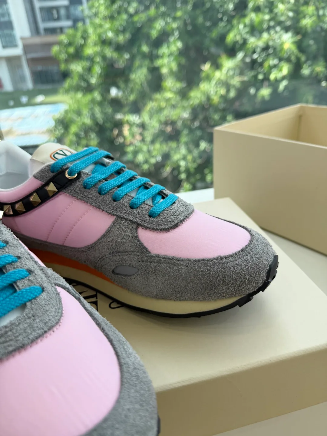 Women's Sneakers VALENTINO 18053443