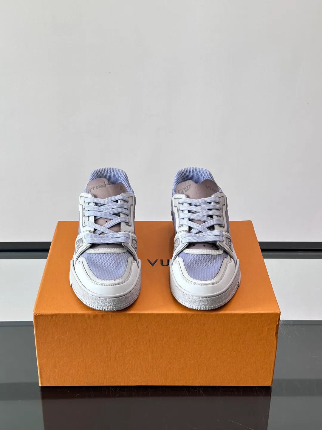 Men's Sneakers LOUIS VUITTON 17349438