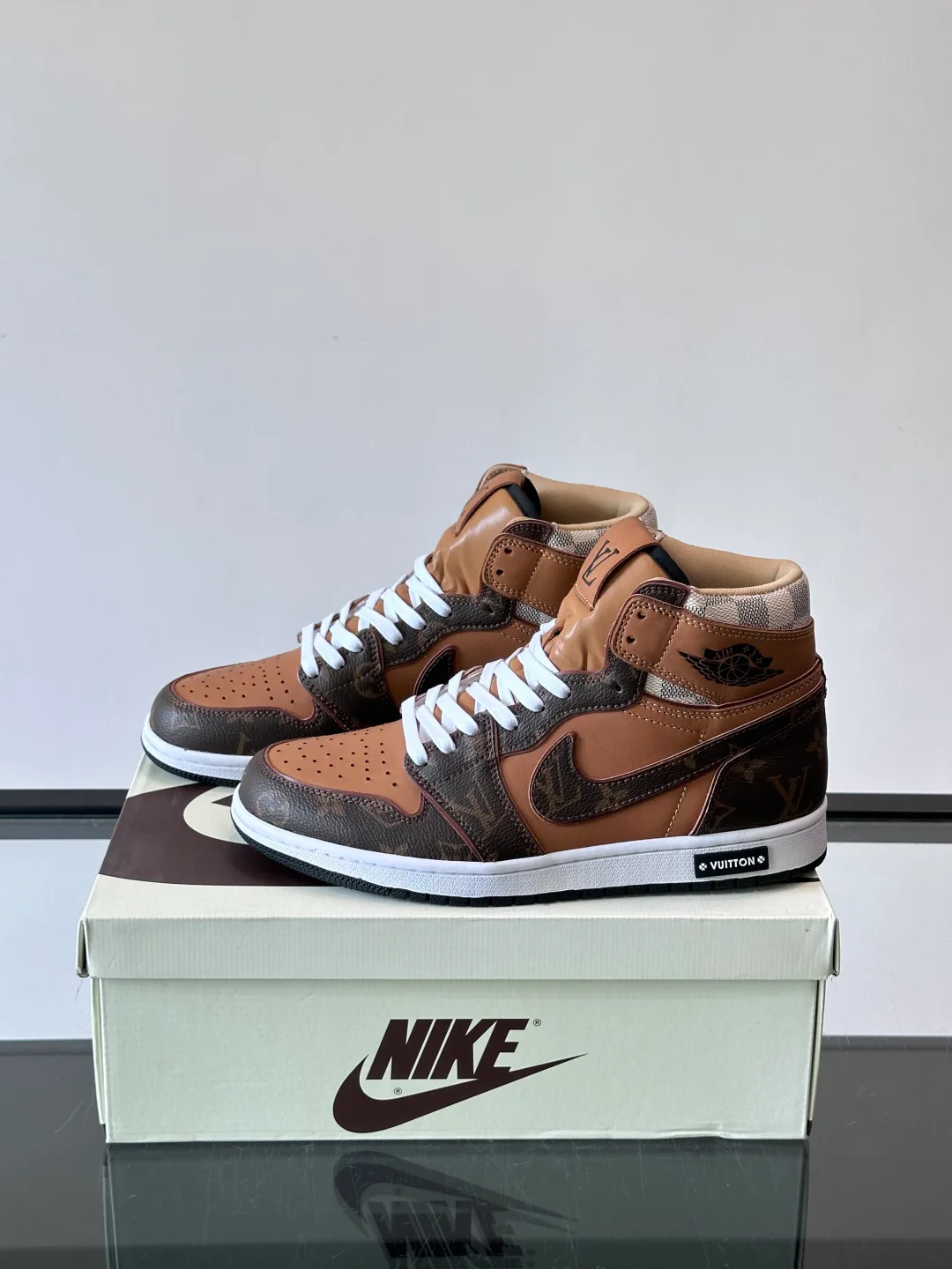 Men's Sneakers LOUIS VUITTON 18274505