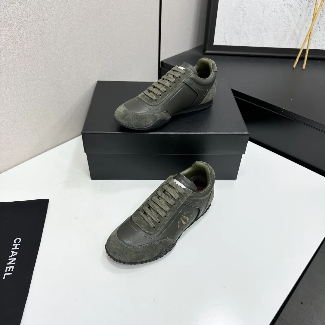 Women's Sneakers CHANEL 18083879