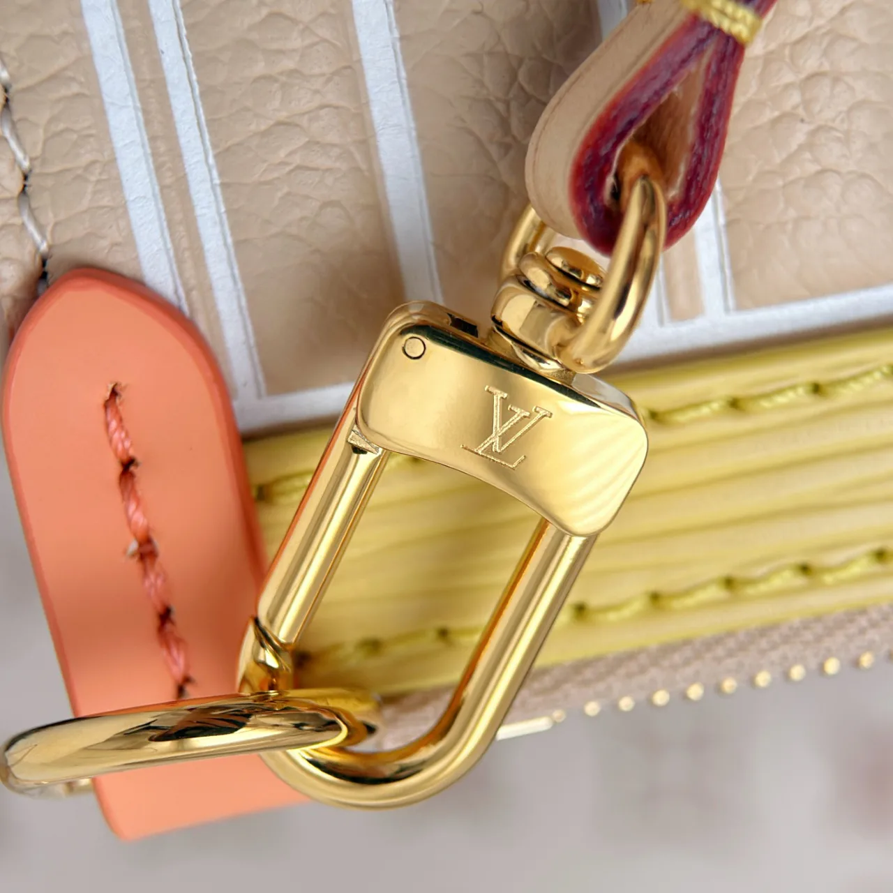 Women's Classic Handbags LOUIS VUITTON 17825444