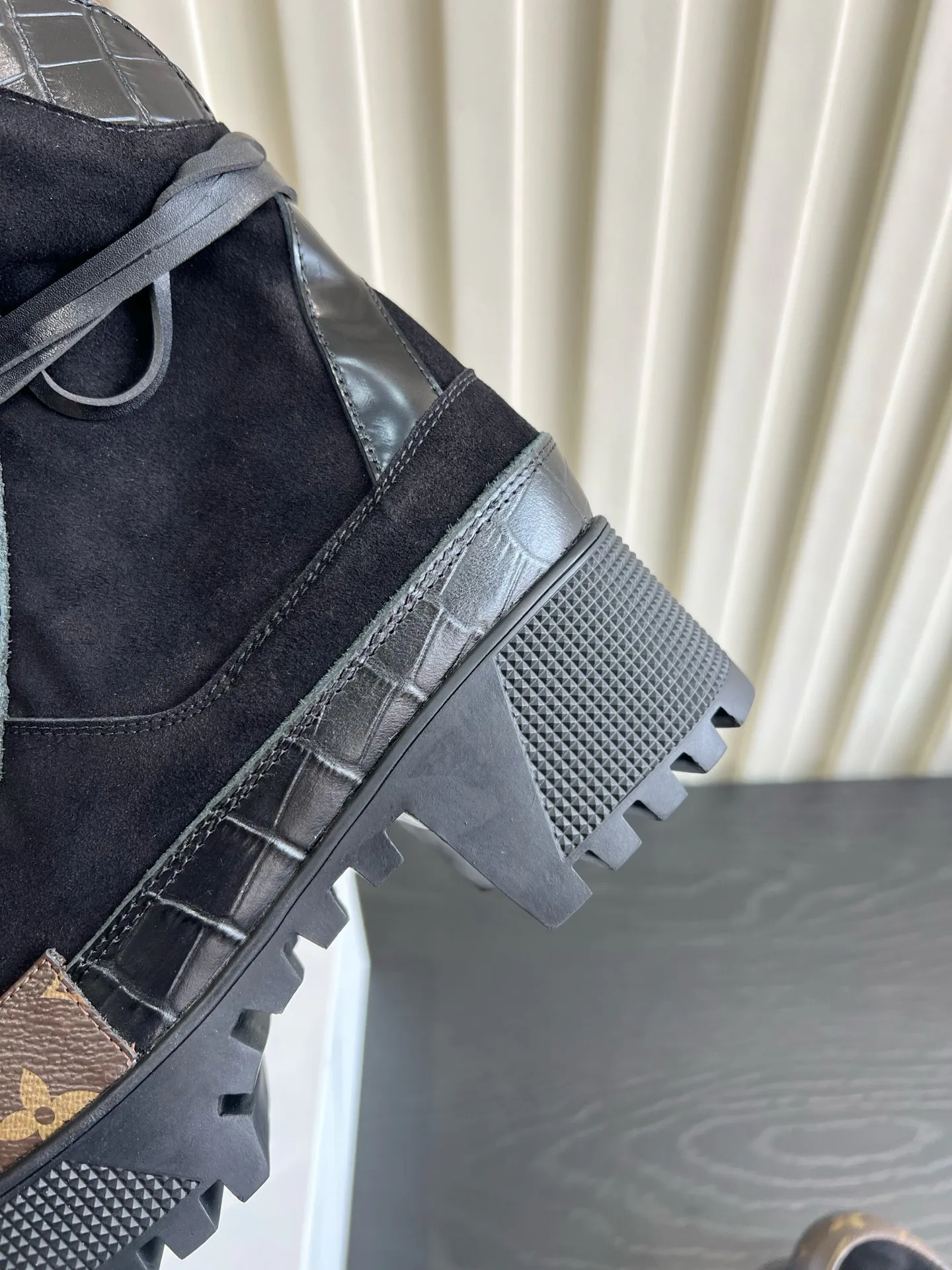 Women's Ankle Boots LOUIS VUITTON 18477685