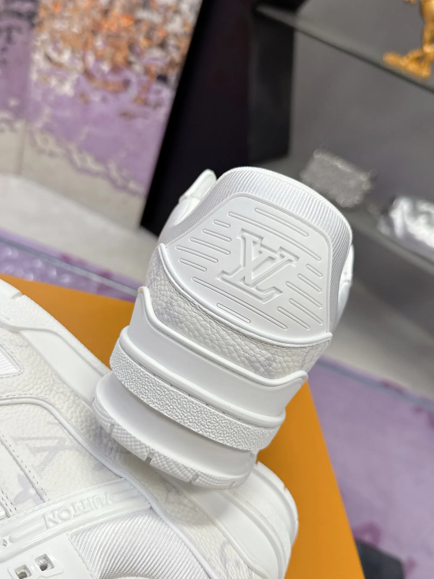 Women's Sneakers LOUIS VUITTON 18104020