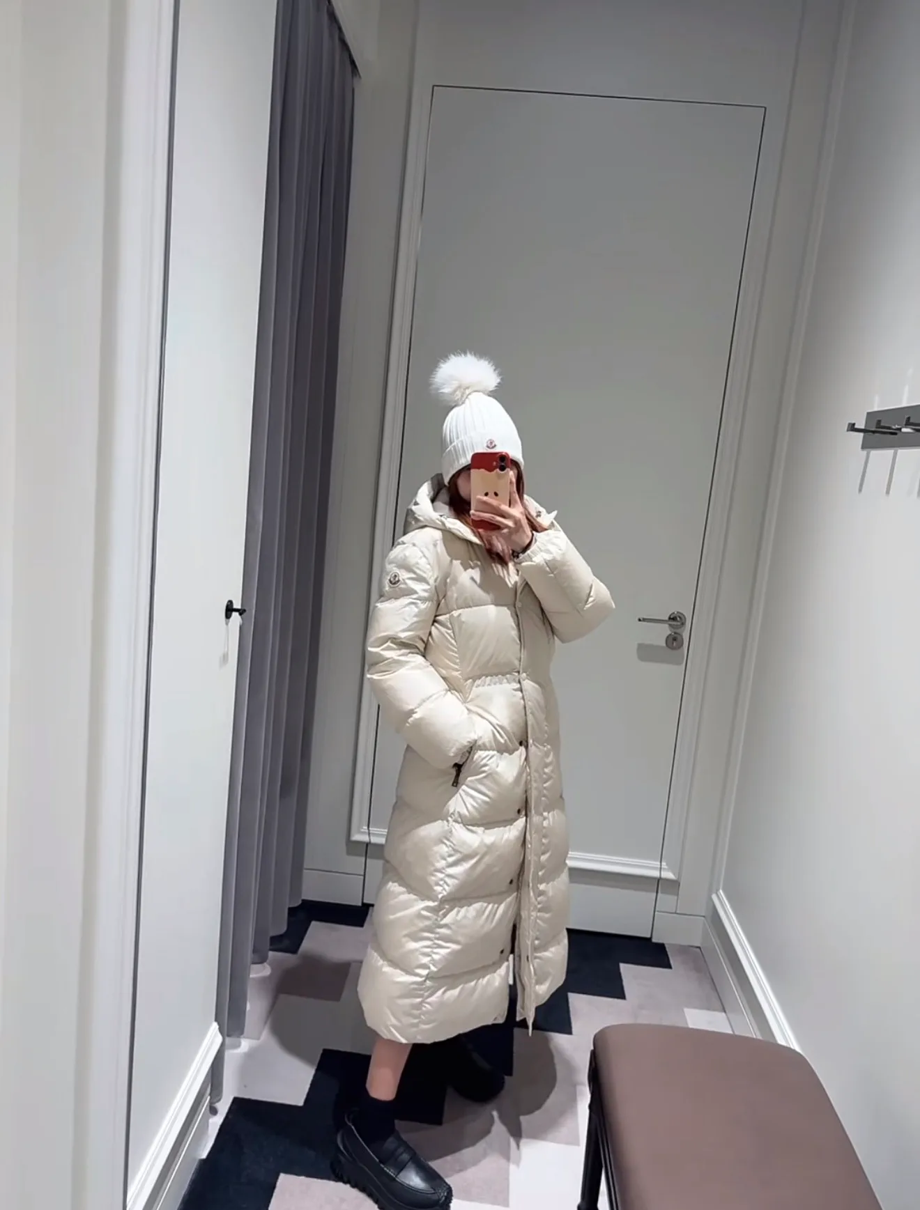 Women's Jackets And Down Jackets MONCLER 18111771