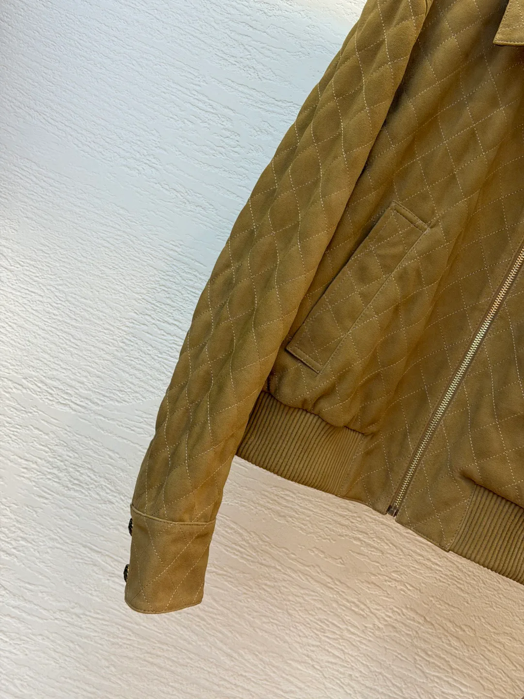 Women's Leather Jackets And Sheepskin Coats CHANEL 18047051