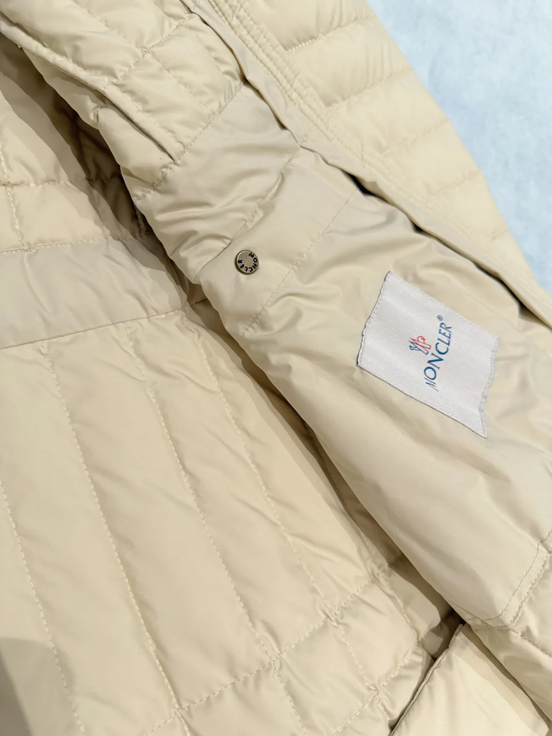 Women's Jackets And Down Jackets MONCLER 18440099