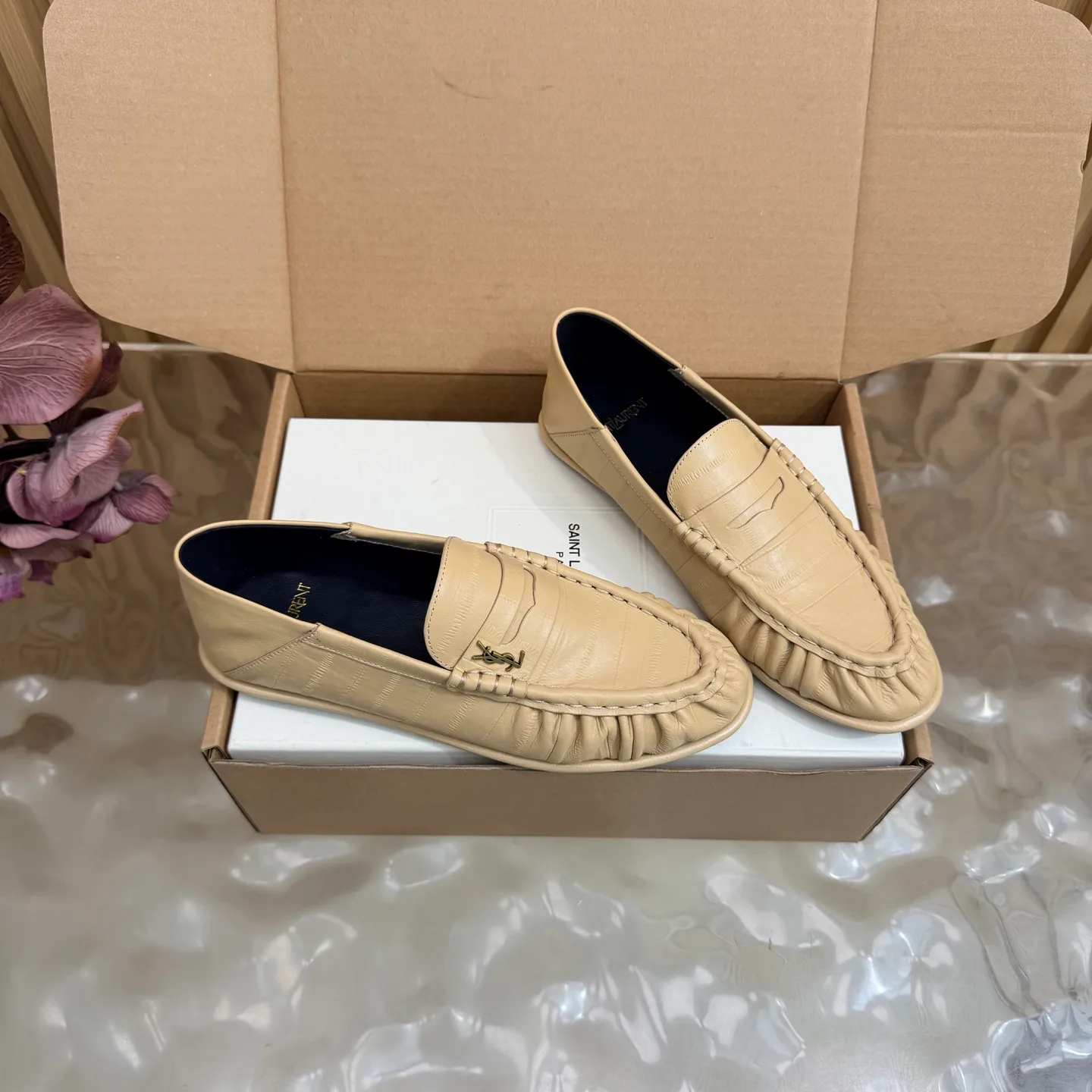 Women's Loafers And Moccasins SAINT LAURENT 17929481