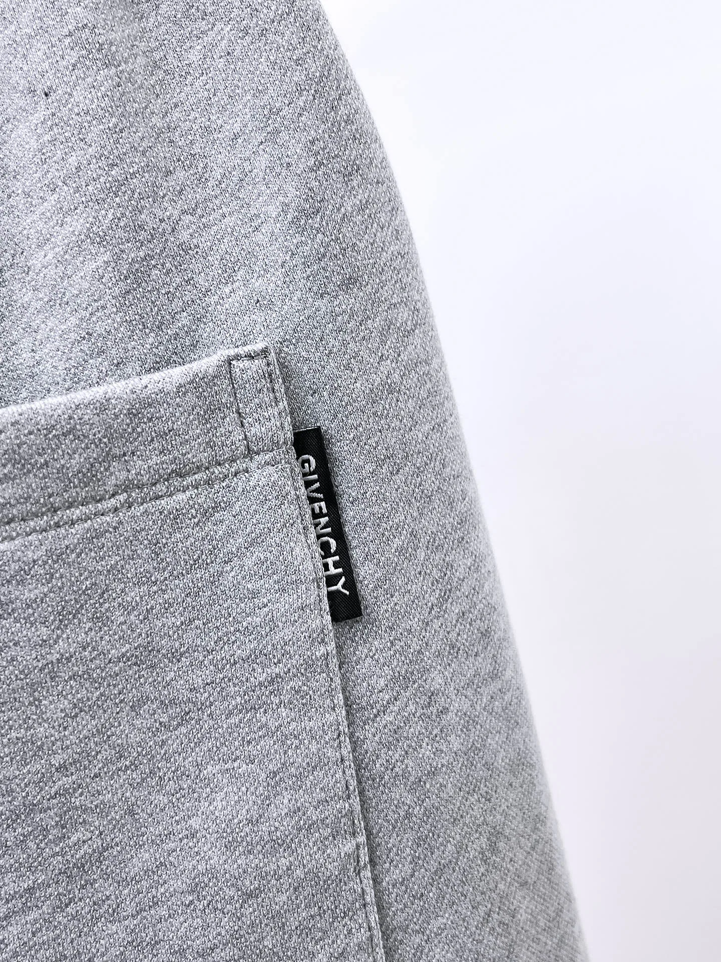 Men's Trousers GIVENCHY 18399377