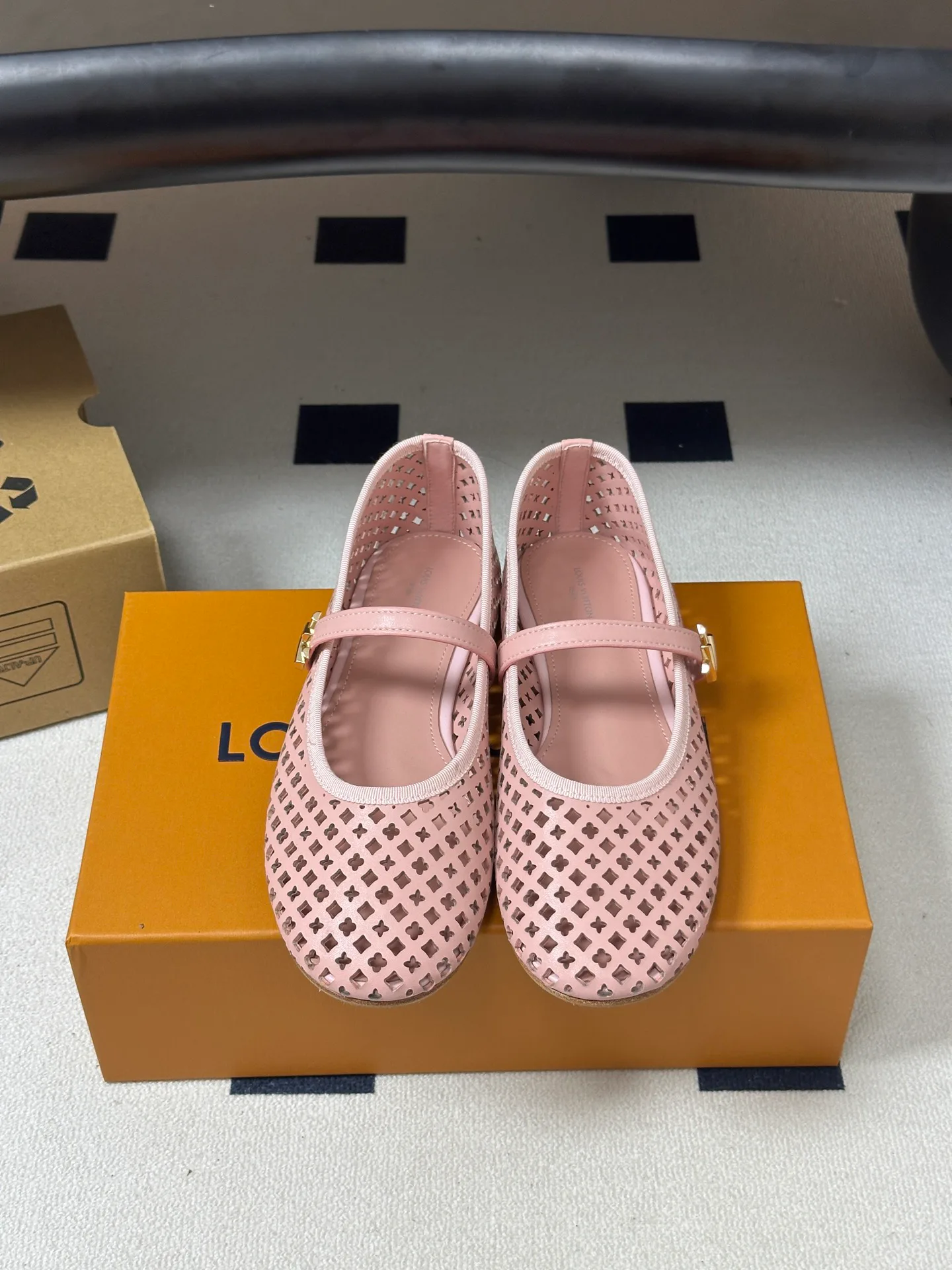 Women's Ballet Flats LOUIS VUITTON 17768177
