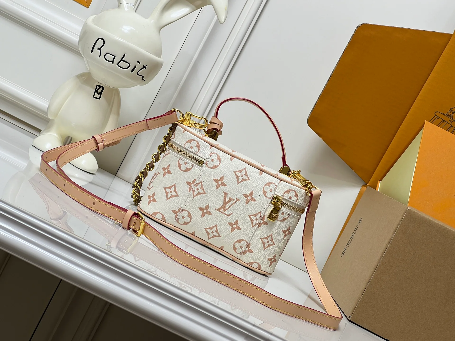 Women's Classic Handbags LOUIS VUITTON 17904080
