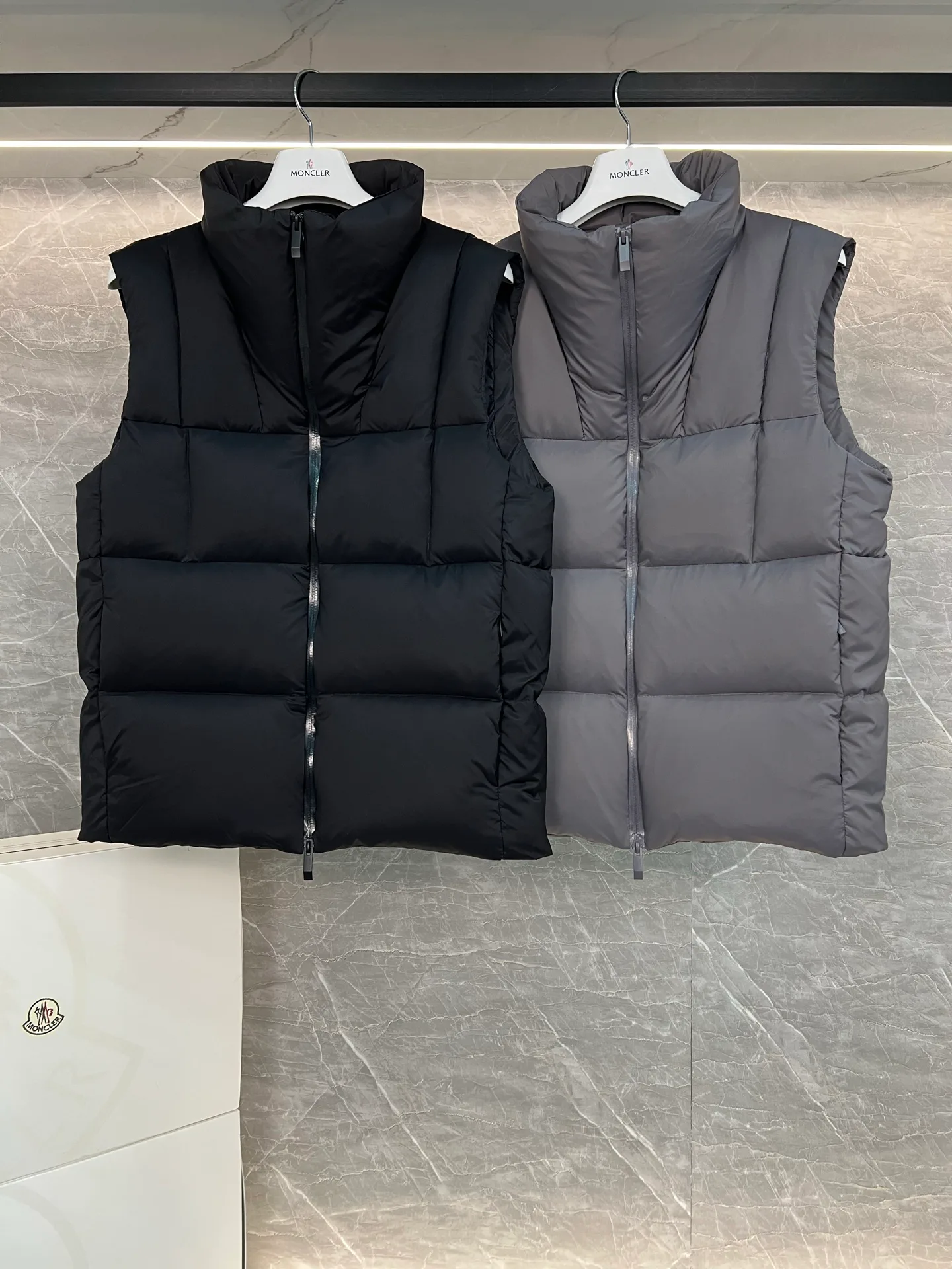 Жилеты Мужские Moncler 18599868