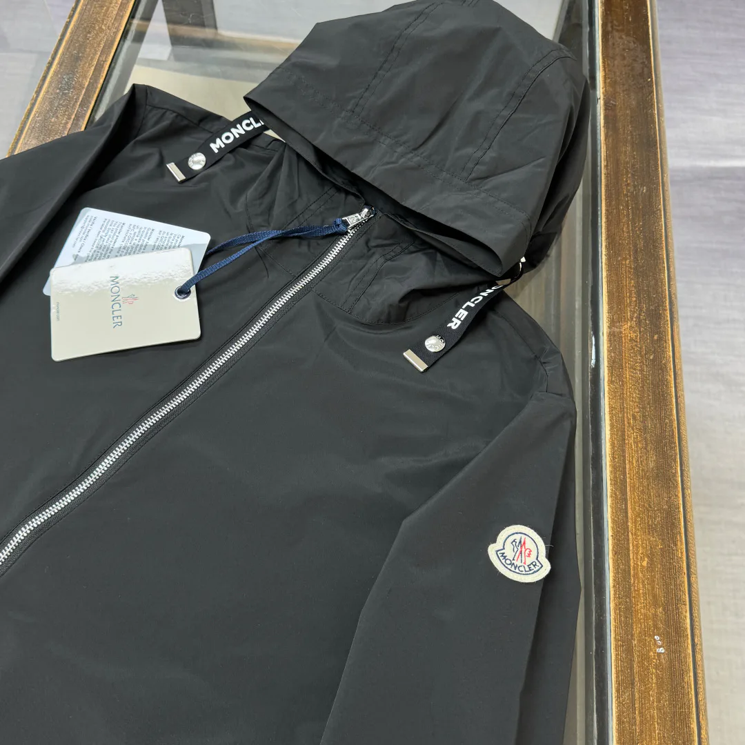 Women's Jackets And Down Jackets MONCLER 18416527