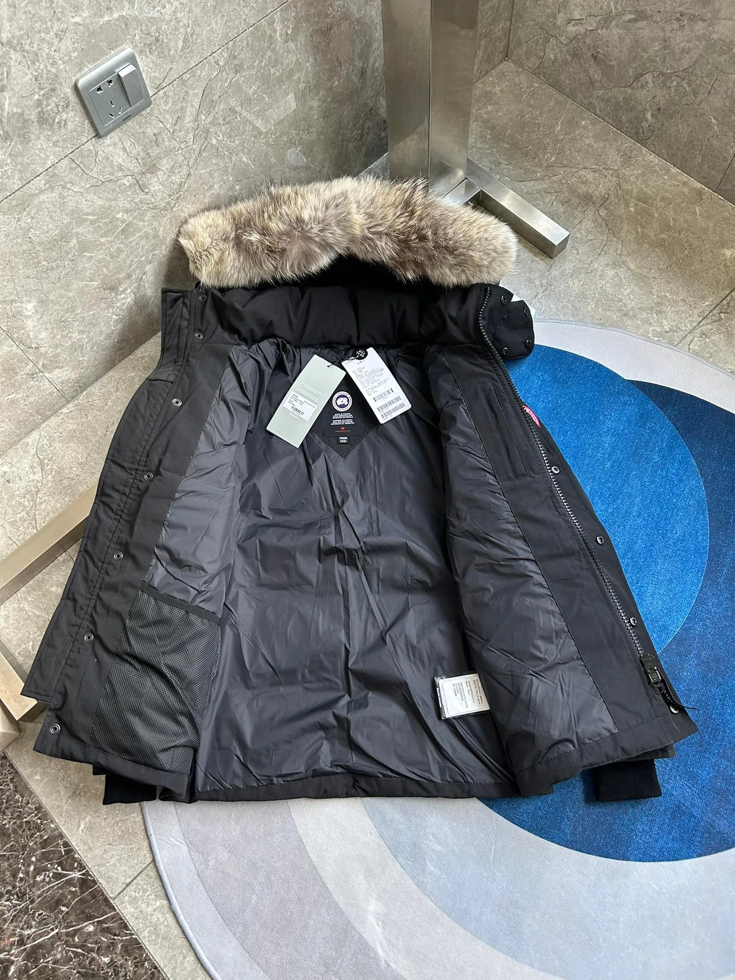 Men's Jackets And Down Jackets CANADA GOOSE 18111618