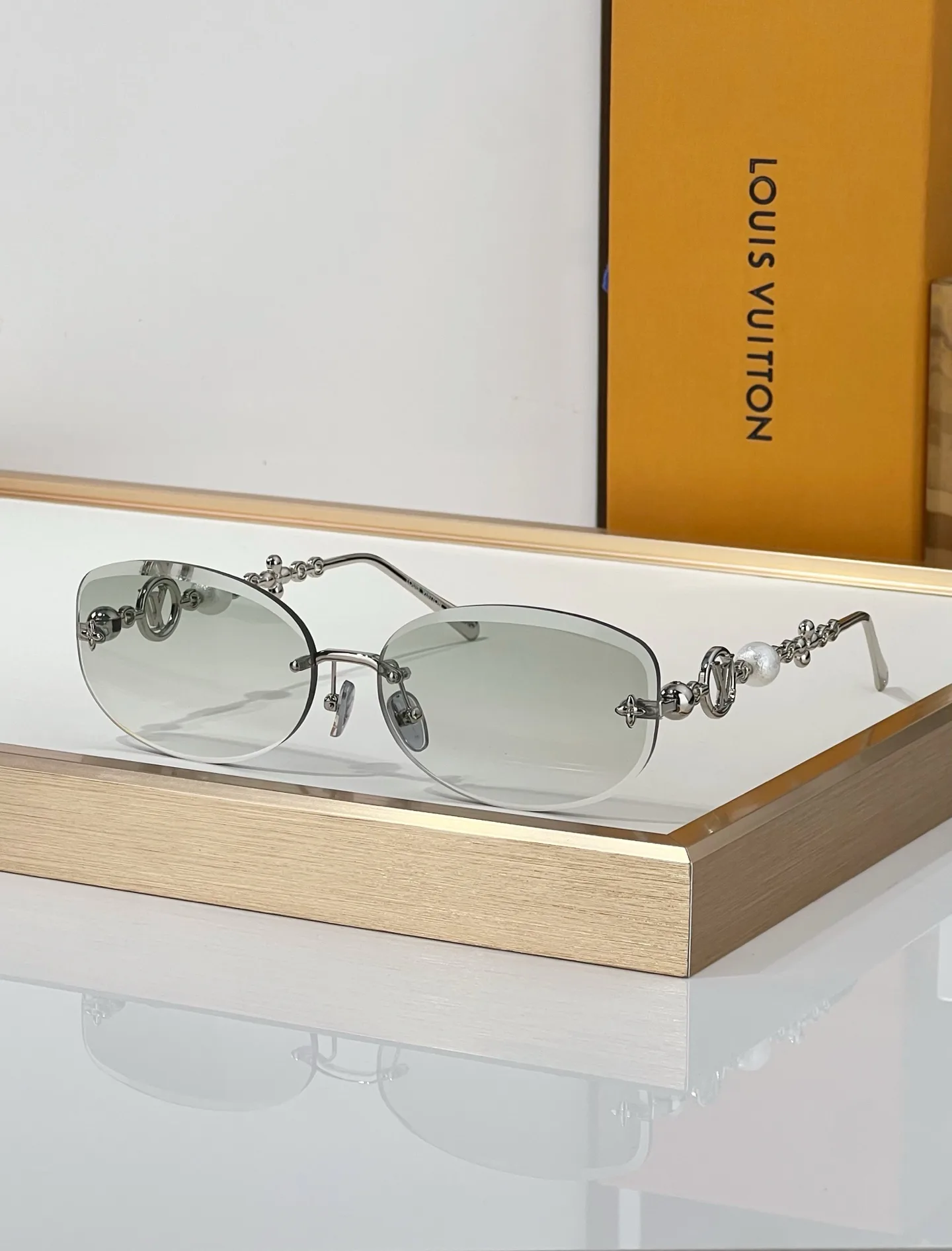 Glasses LOUIS VUITTON 17708551
