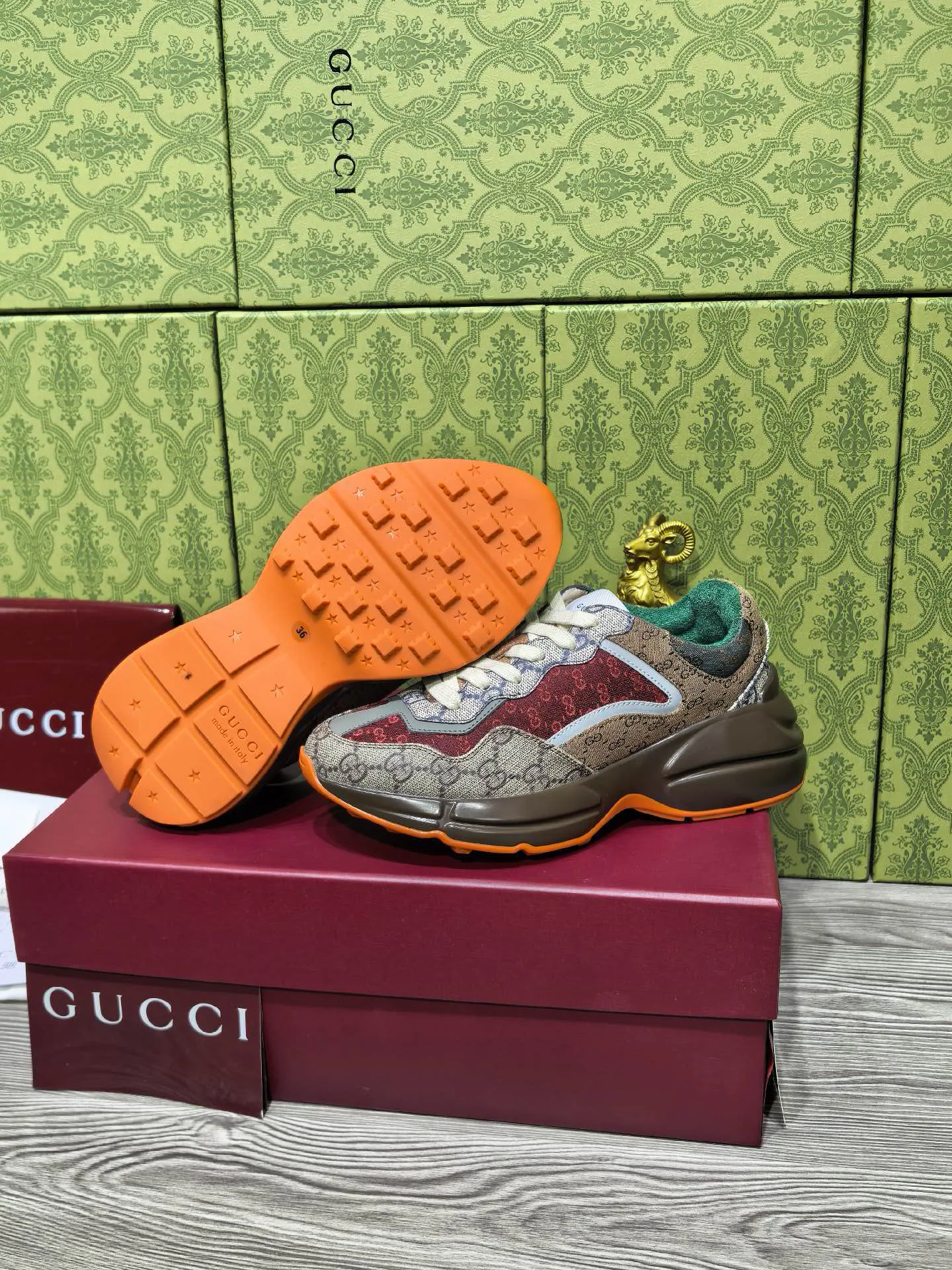 Women's Sneakers GUCCI 18039948